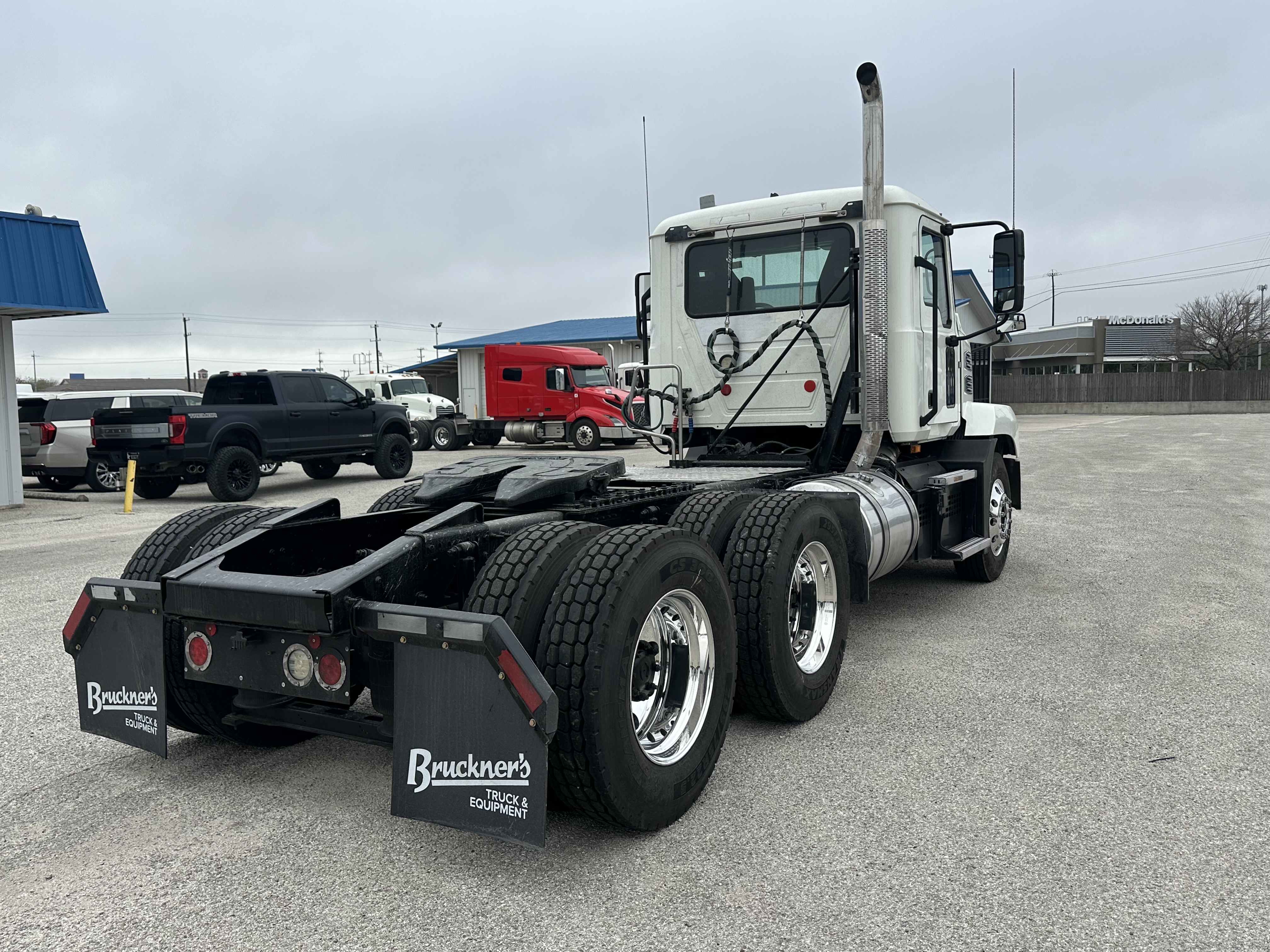 2020 Mack - image 10