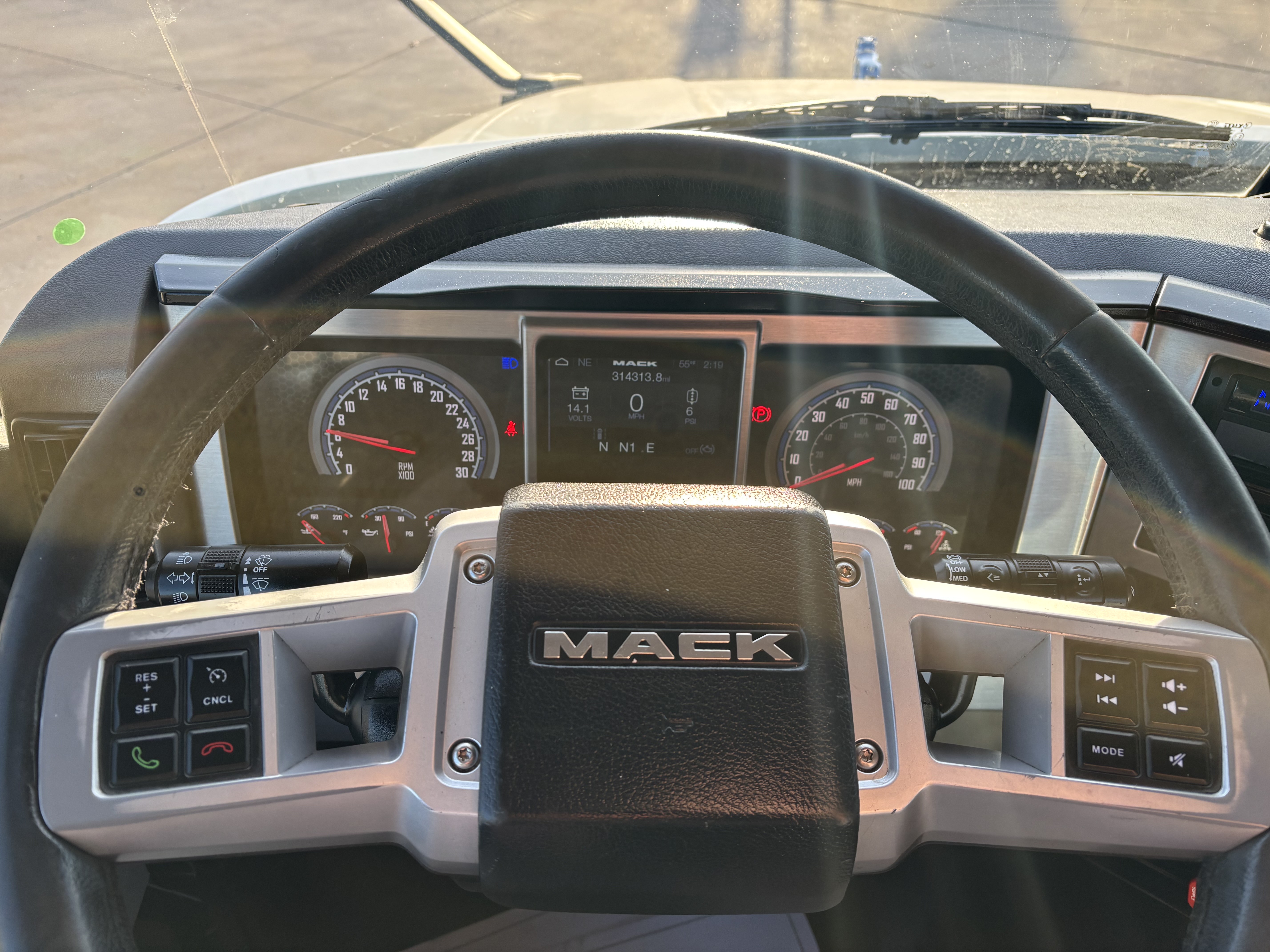 2020 Mack - image 27