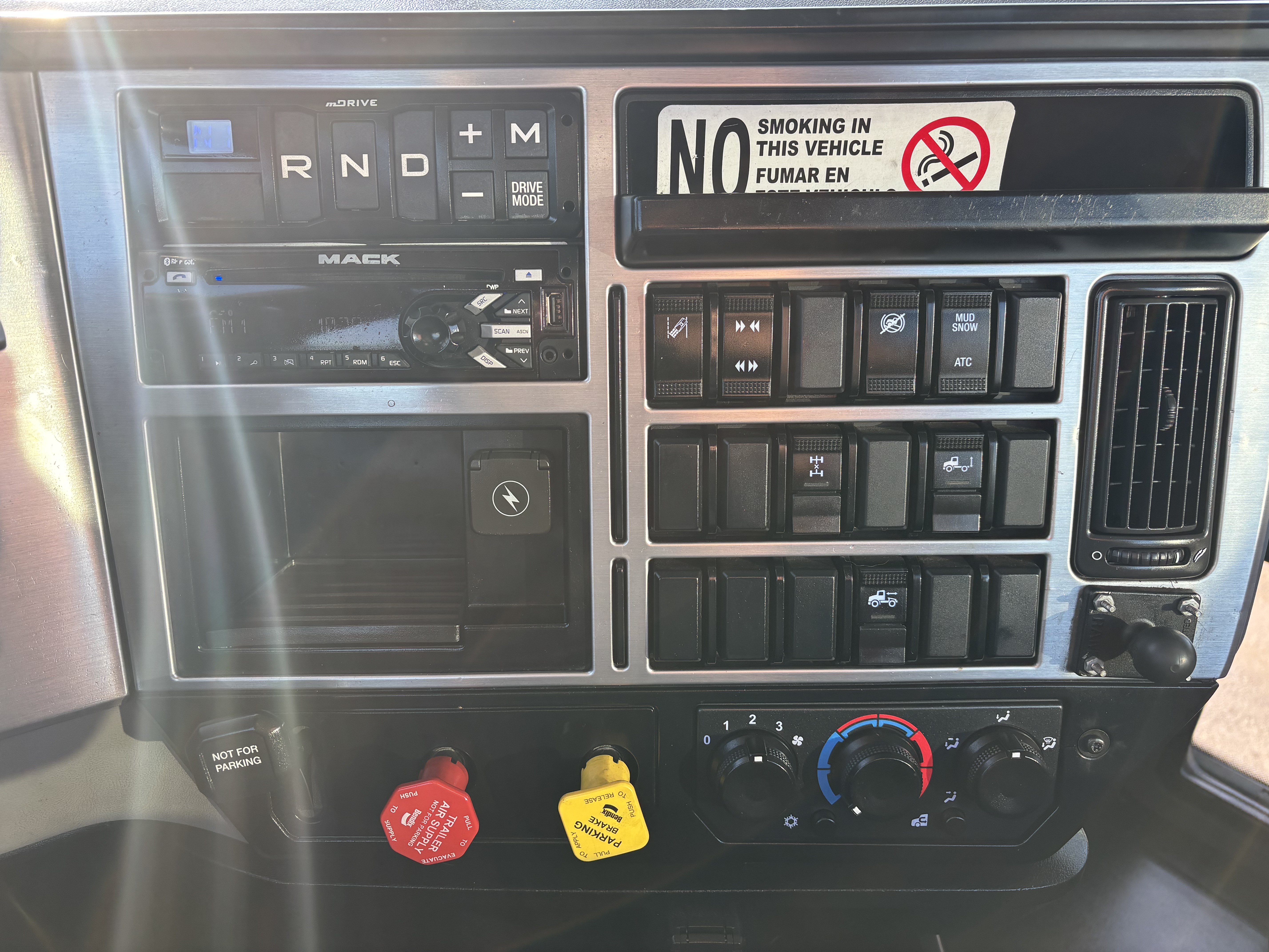 2020 Mack - image 26