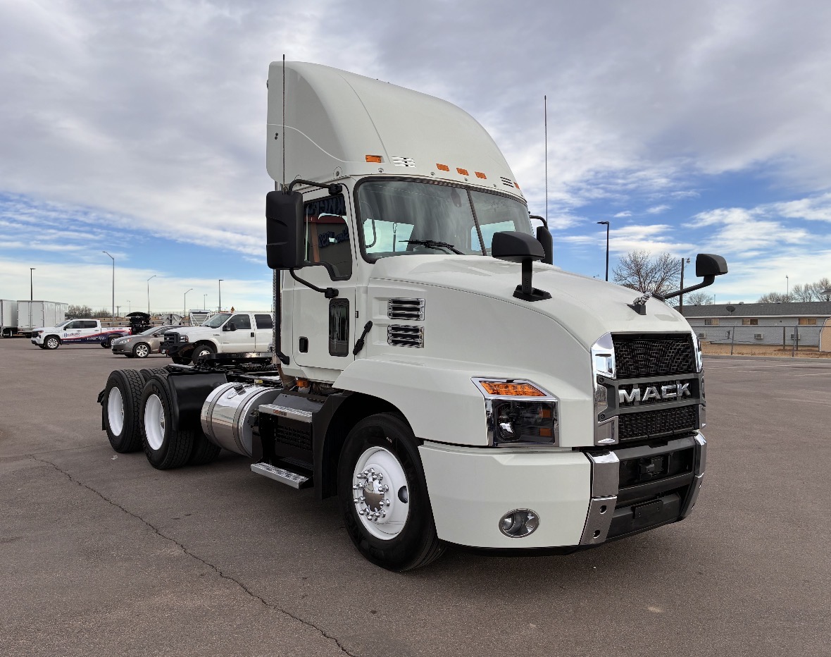 2020 Mack - image 25