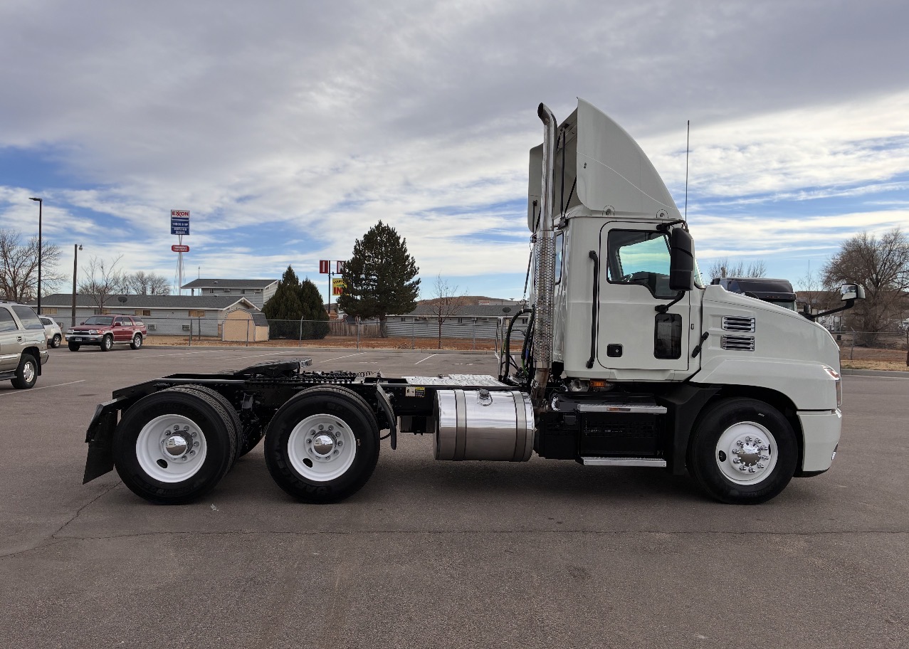 2020 Mack - image 24