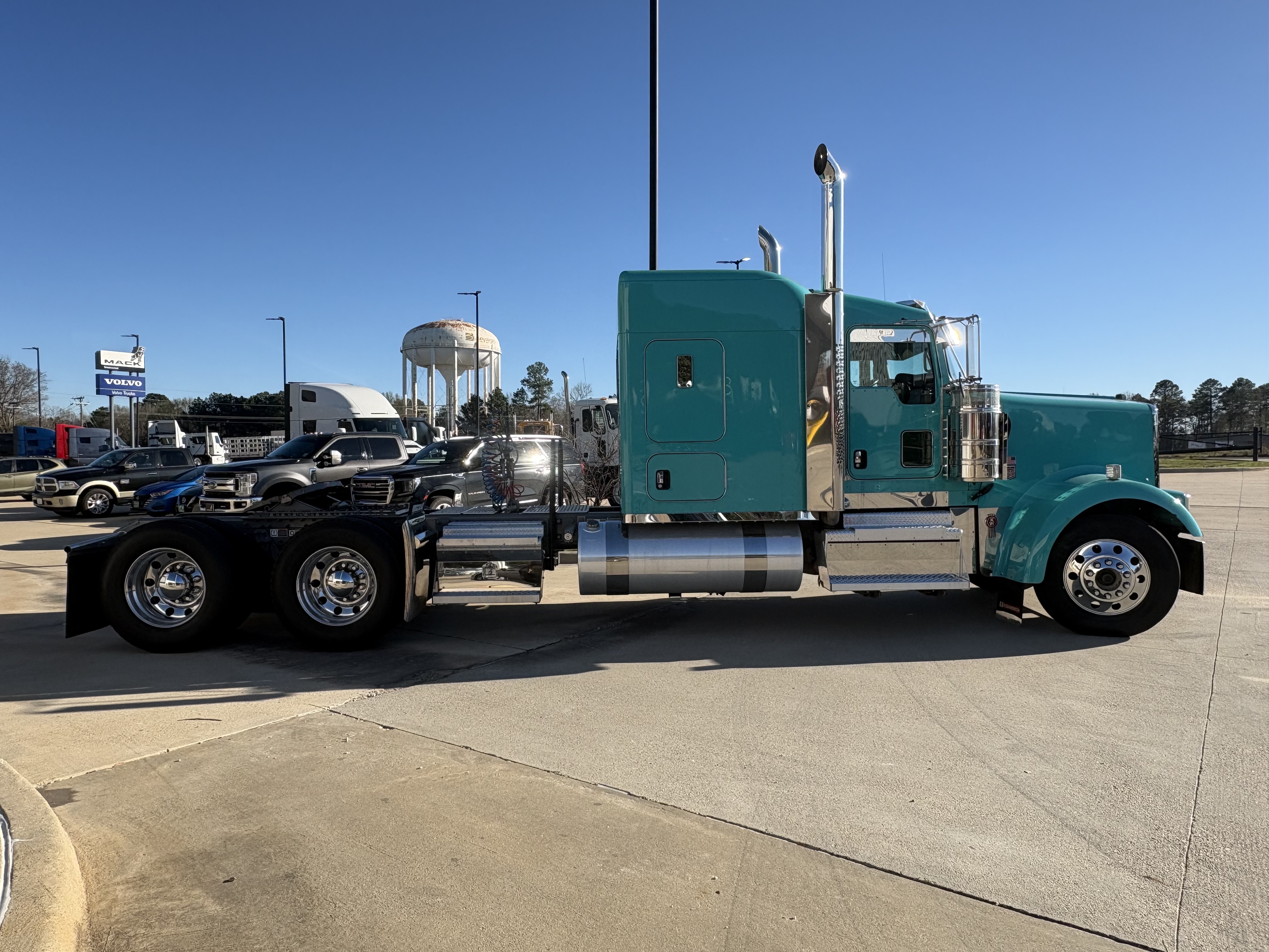 2023 Kenworth W900 - image 4