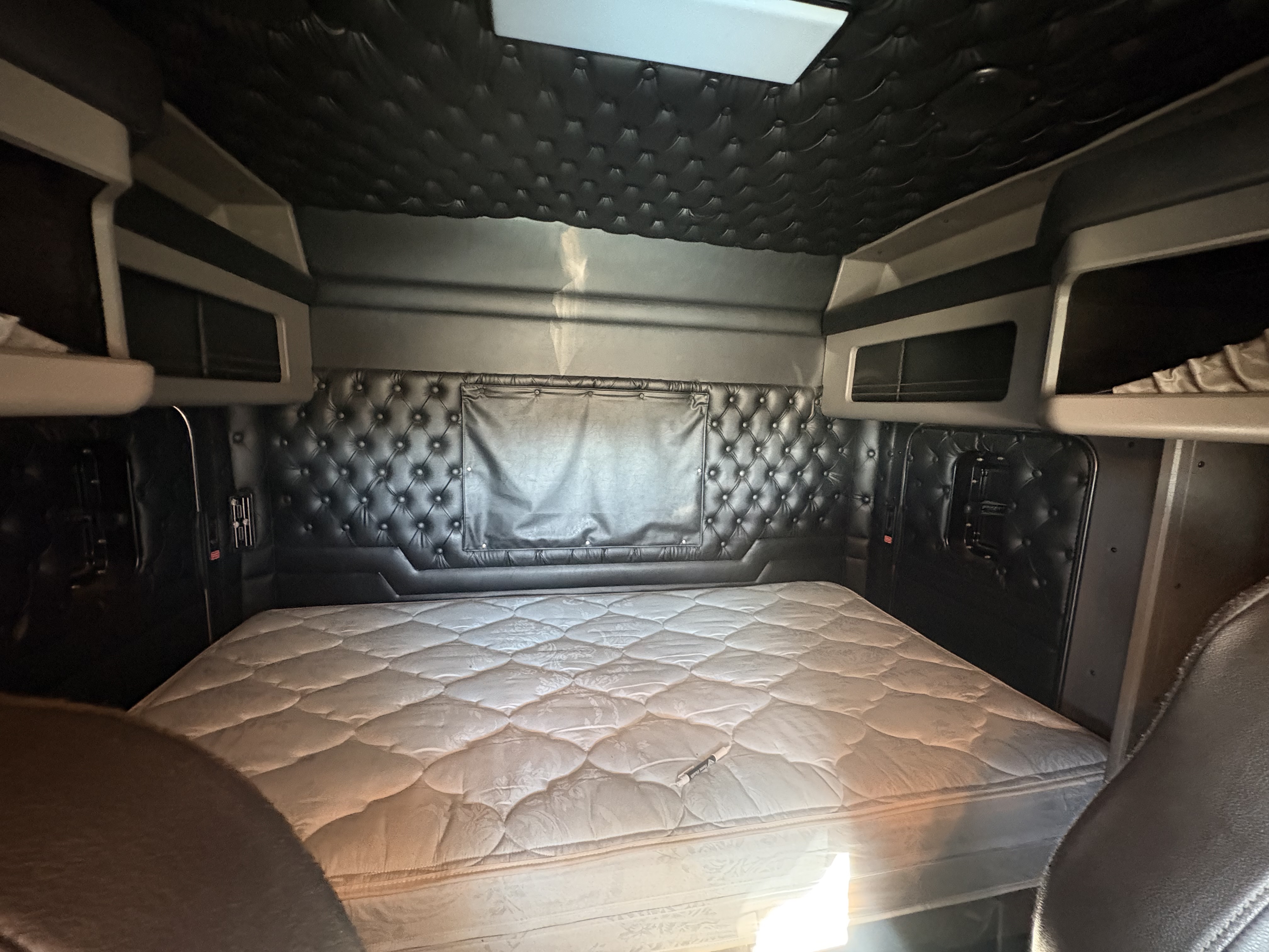 2023 Kenworth W900 - image 11