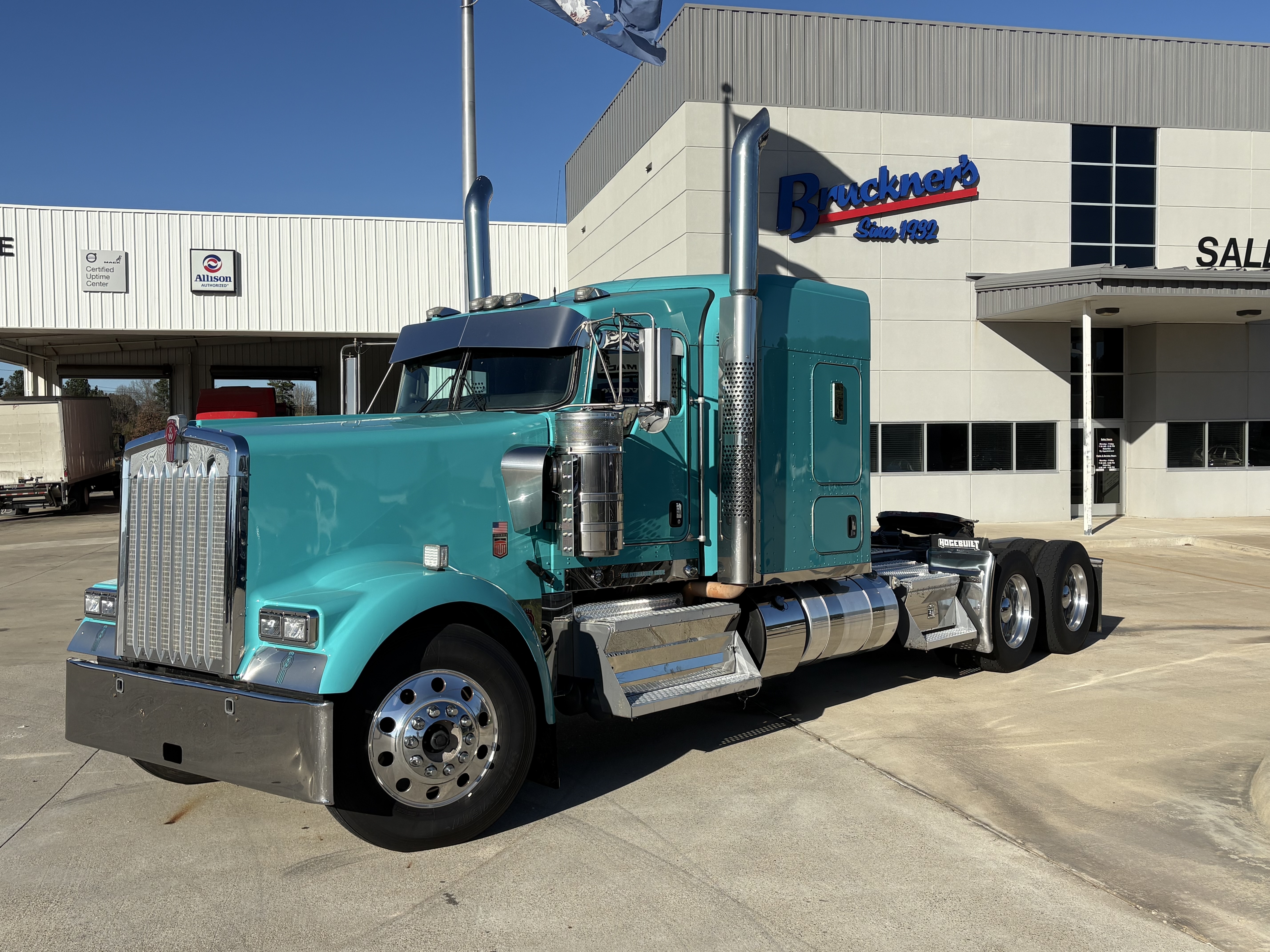 2023 Kenworth W900 - image 1