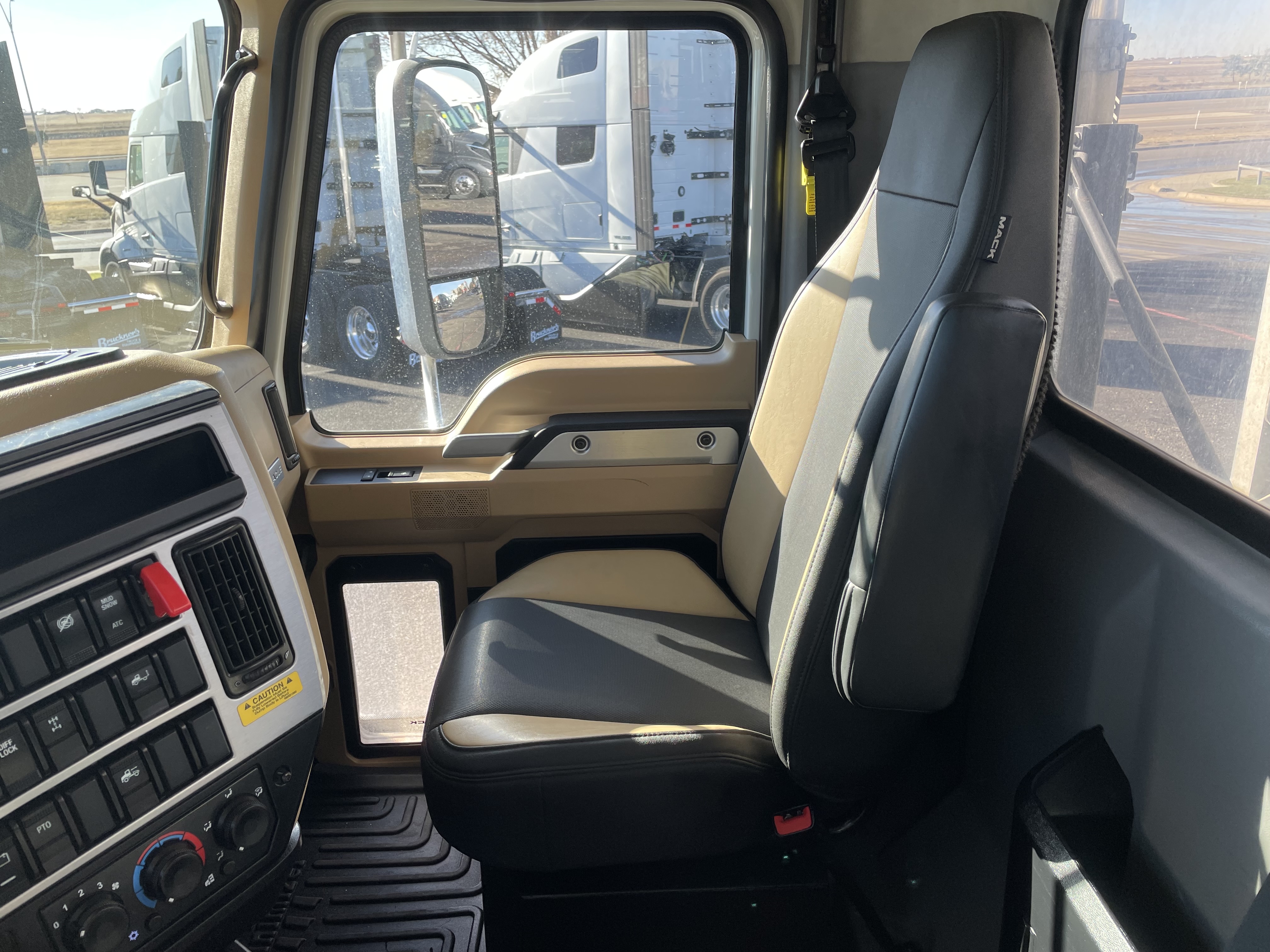 2021 Mack - image 16