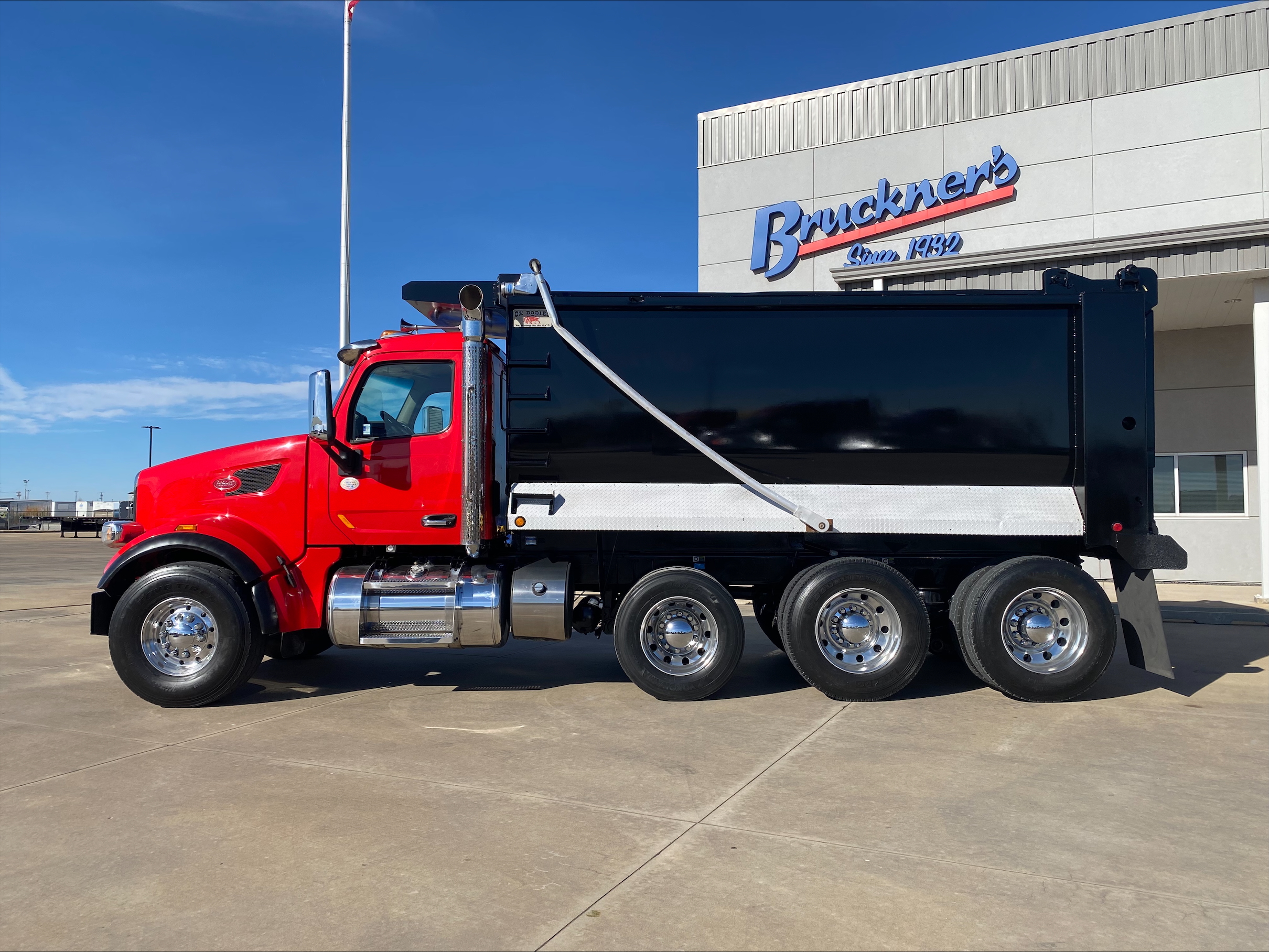 2021 Peterbilt 567 - image 8