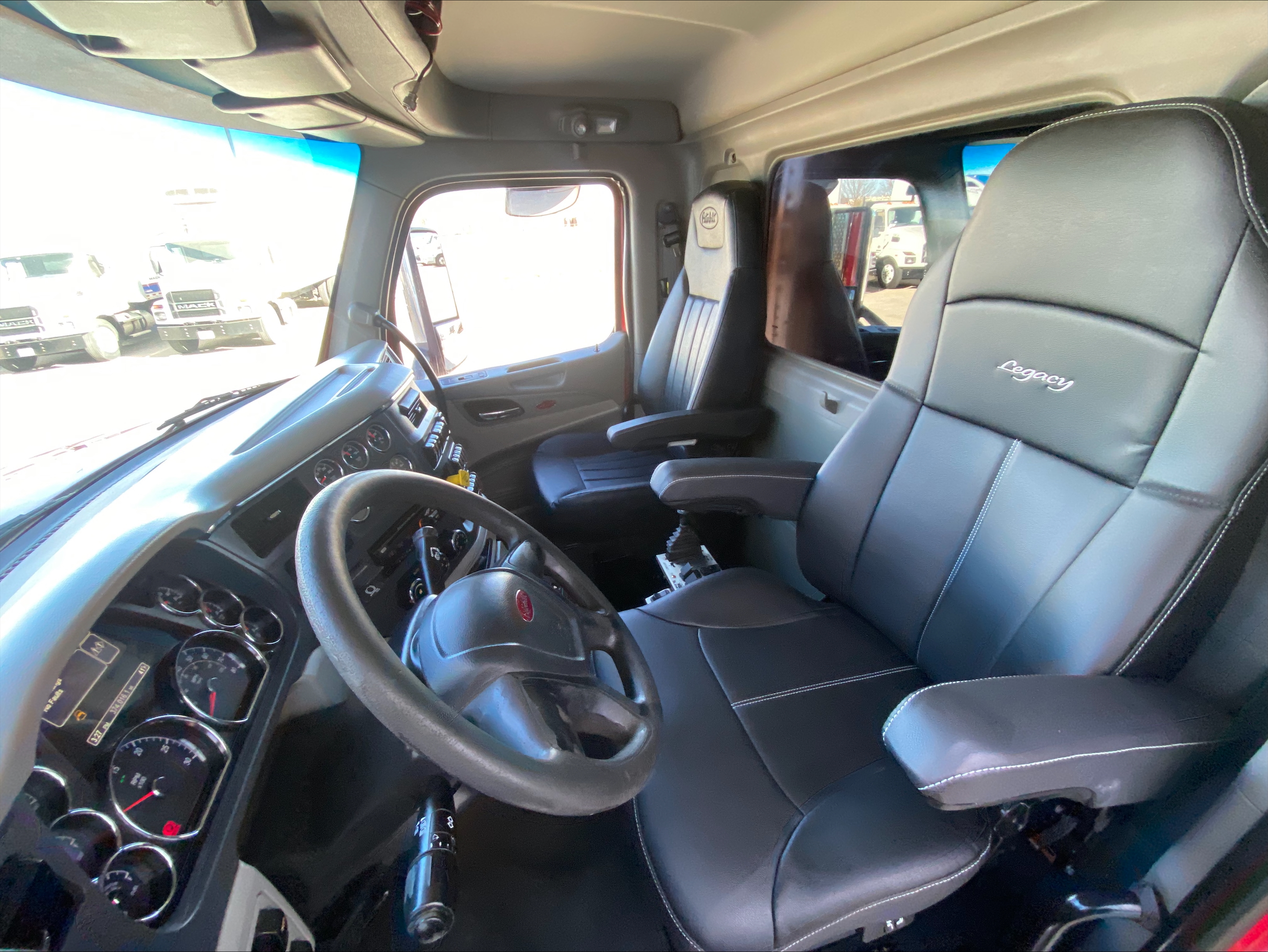 2021 Peterbilt 567 - image 13