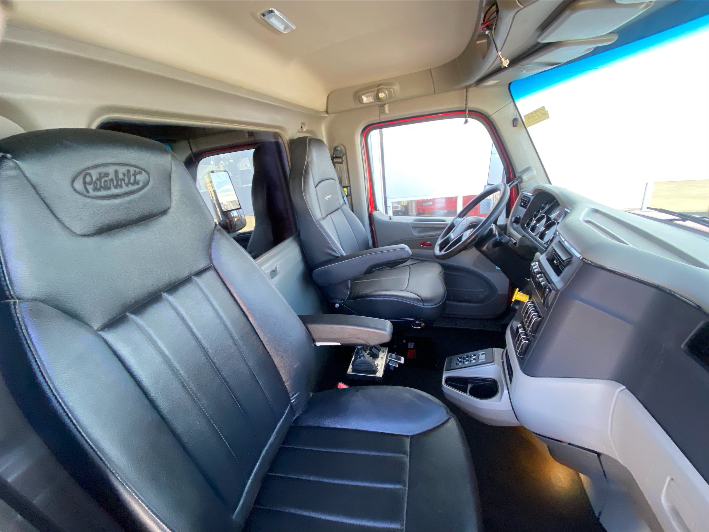 2021 Peterbilt 567 - image 16