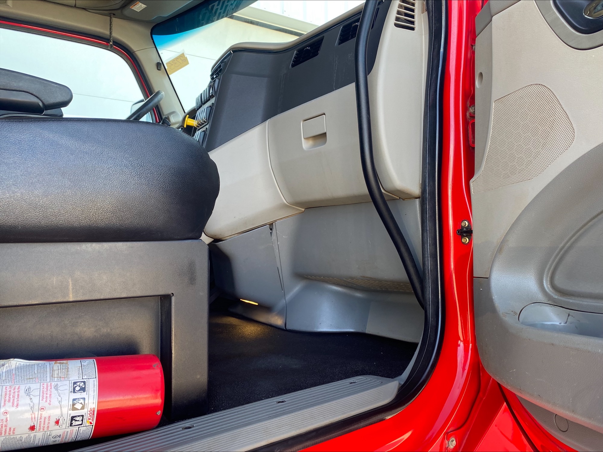 2021 Peterbilt 567 - image 14