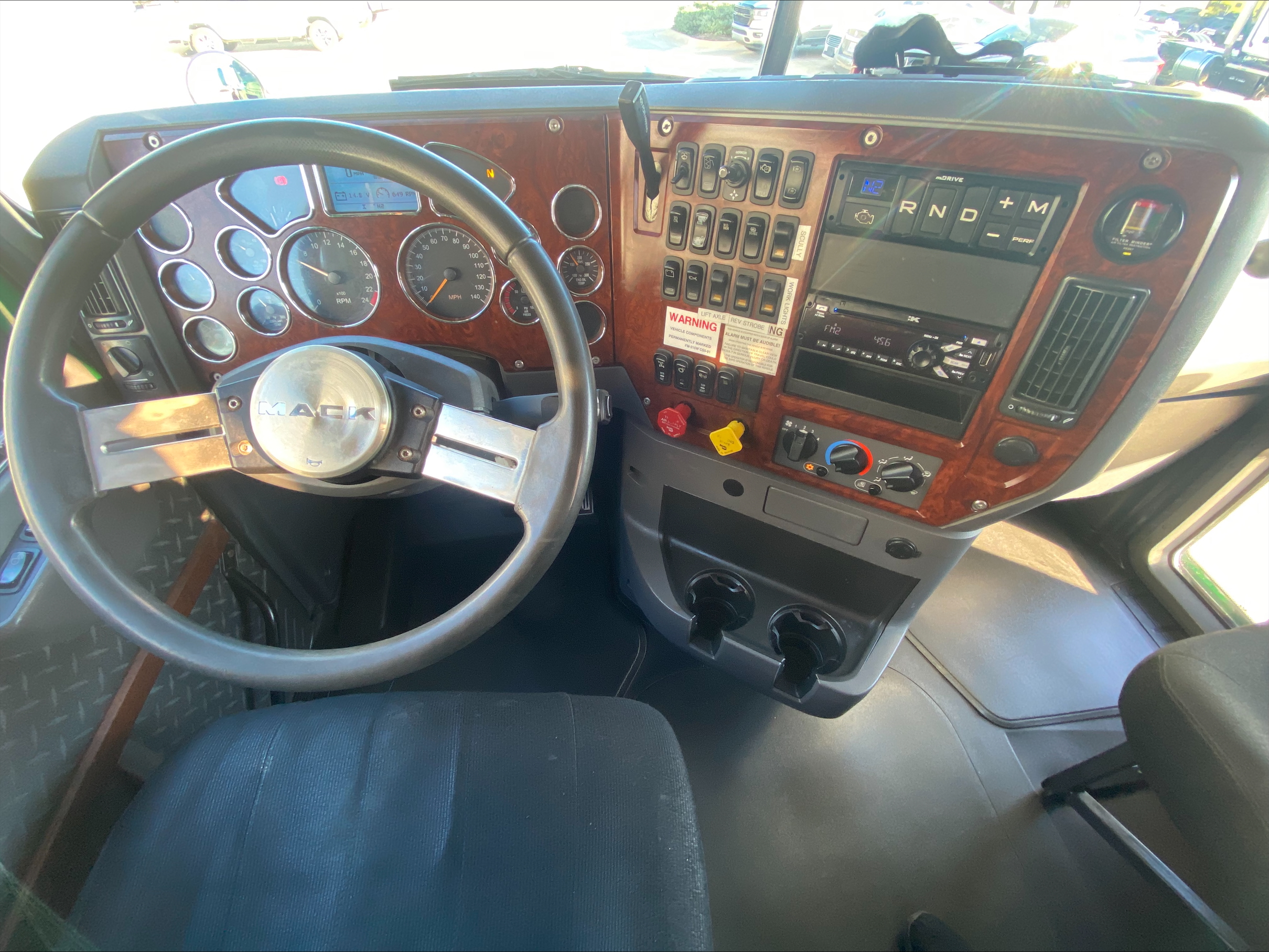 2018 Mack - image 20