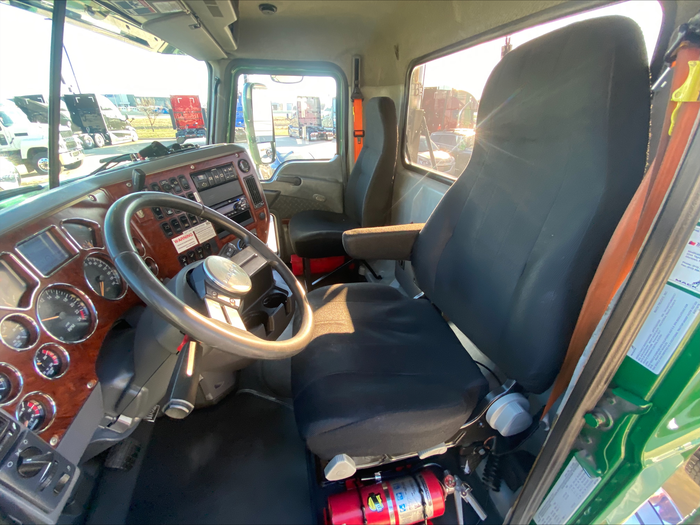 2018 Mack - image 13