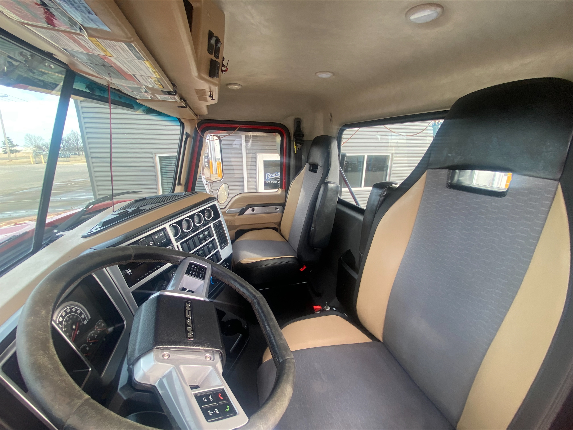 2020 Mack - image 13