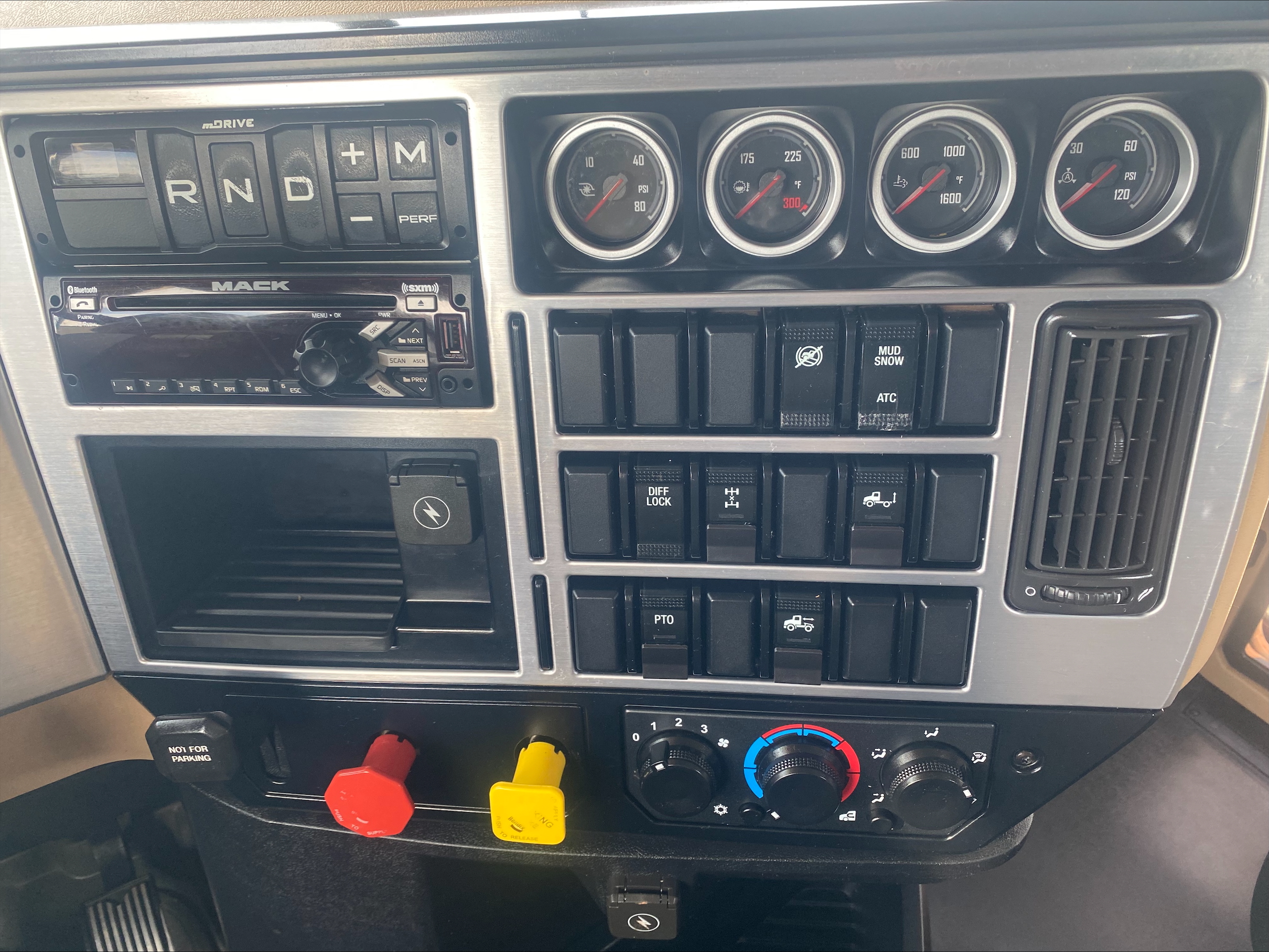 2020 Mack - image 18