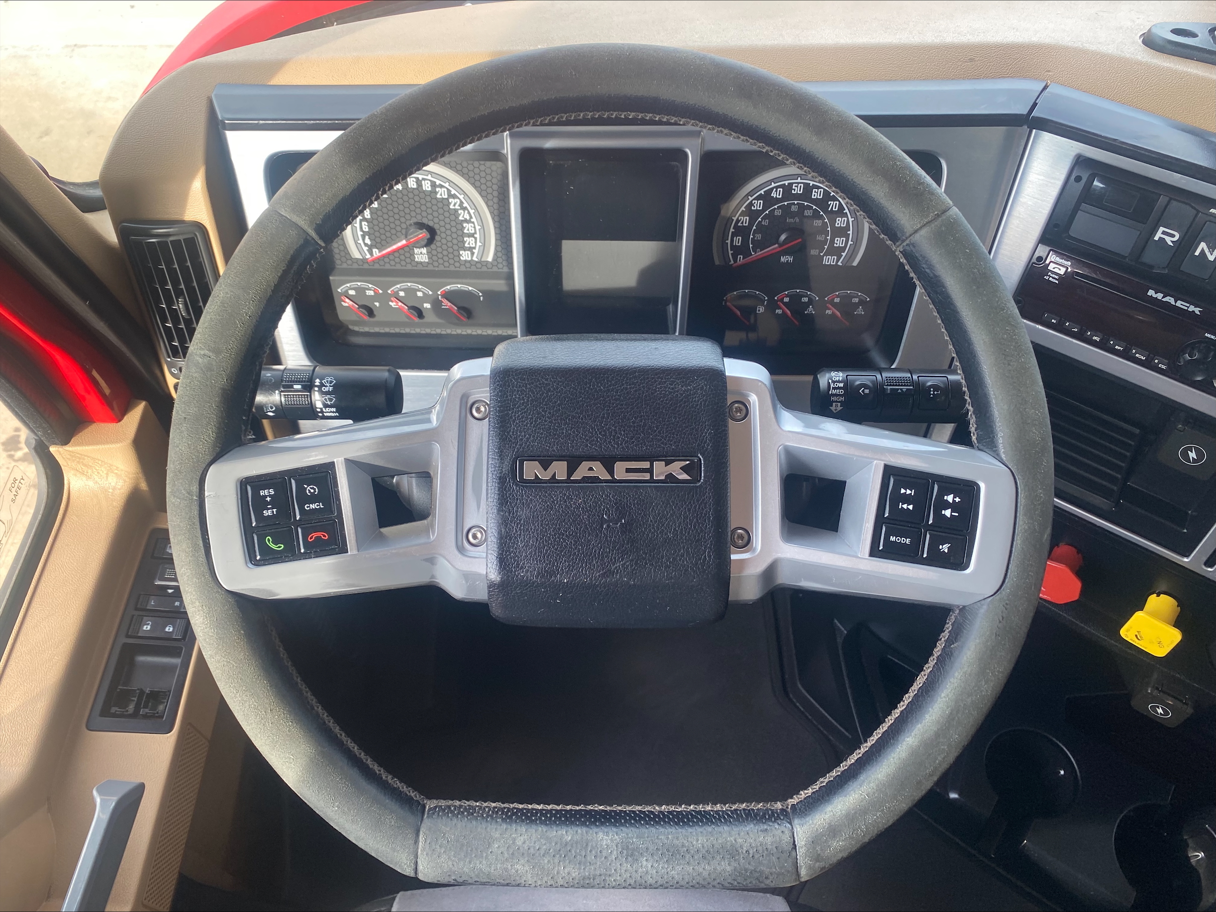 2020 Mack - image 17