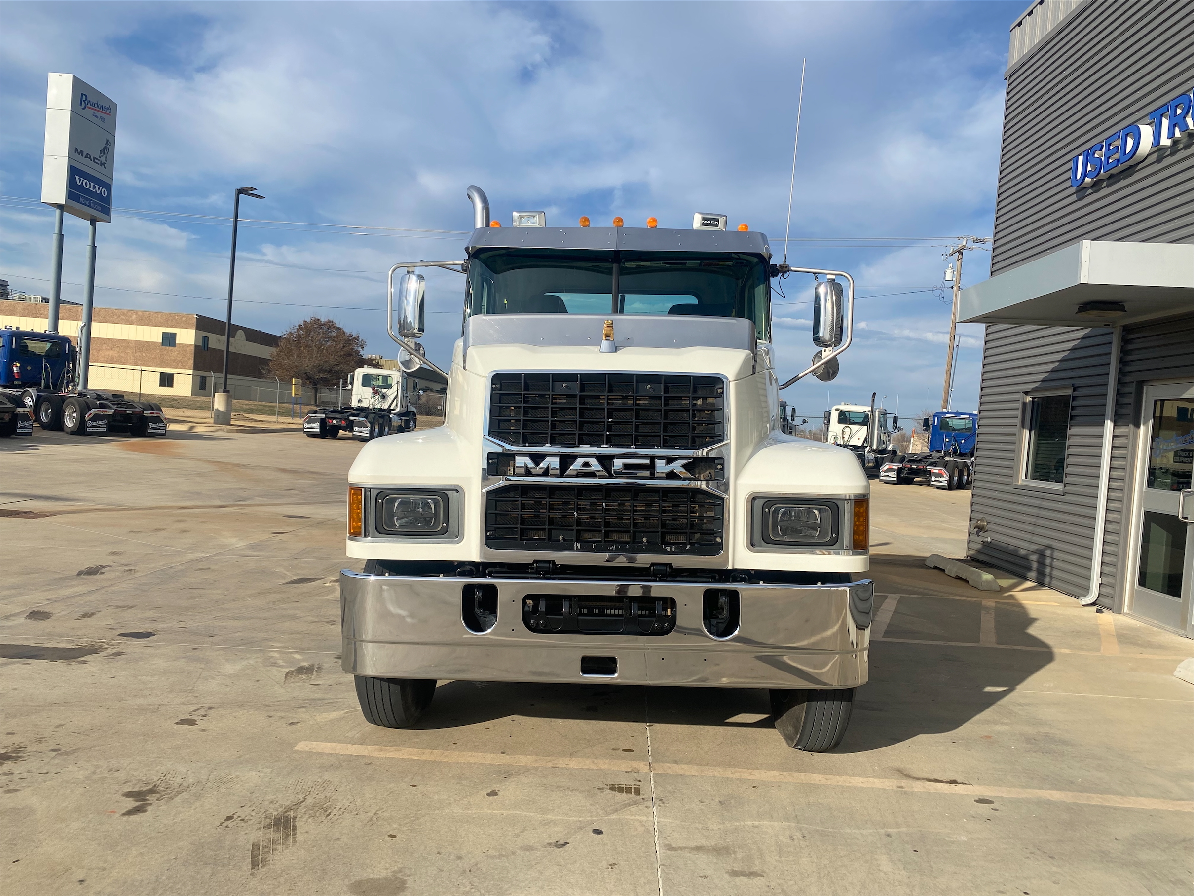 2021 Mack - image 2