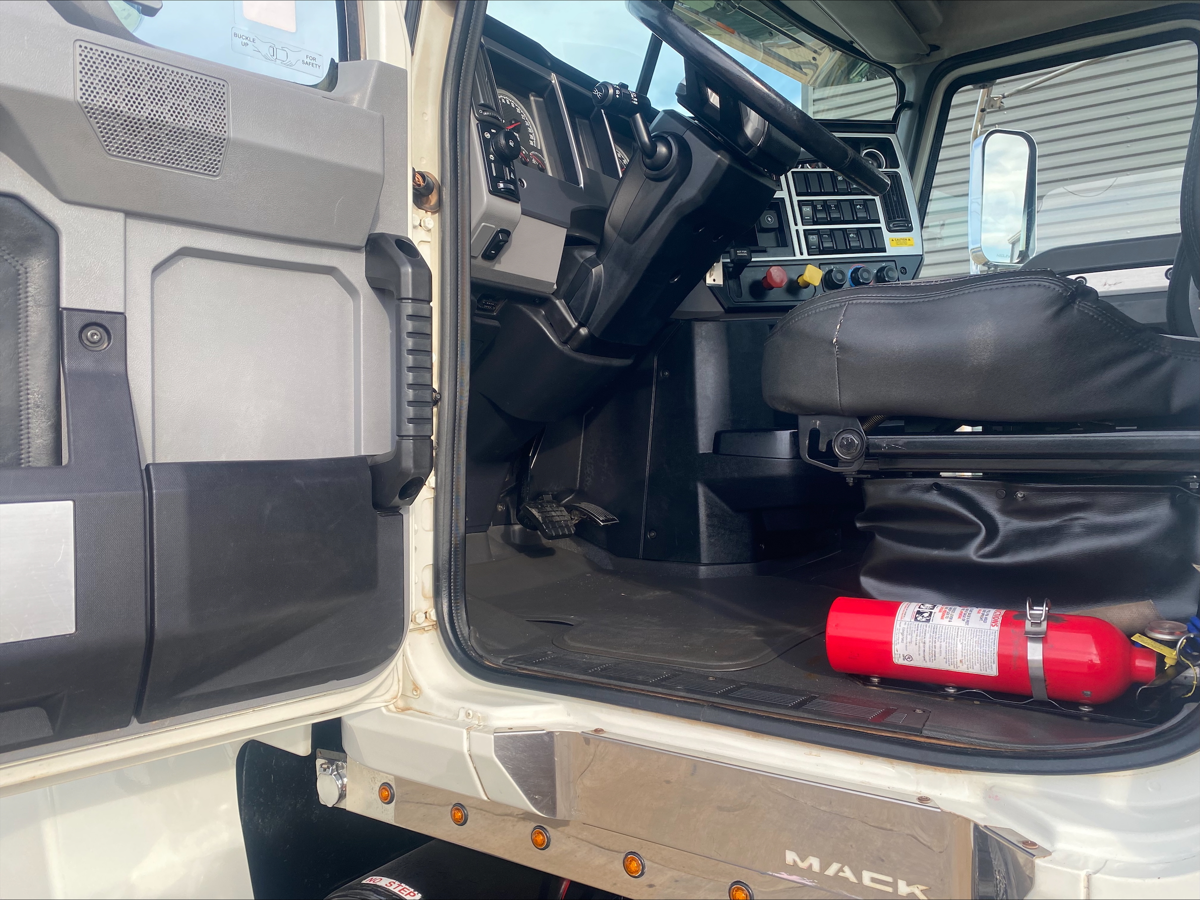 2021 Mack - image 11