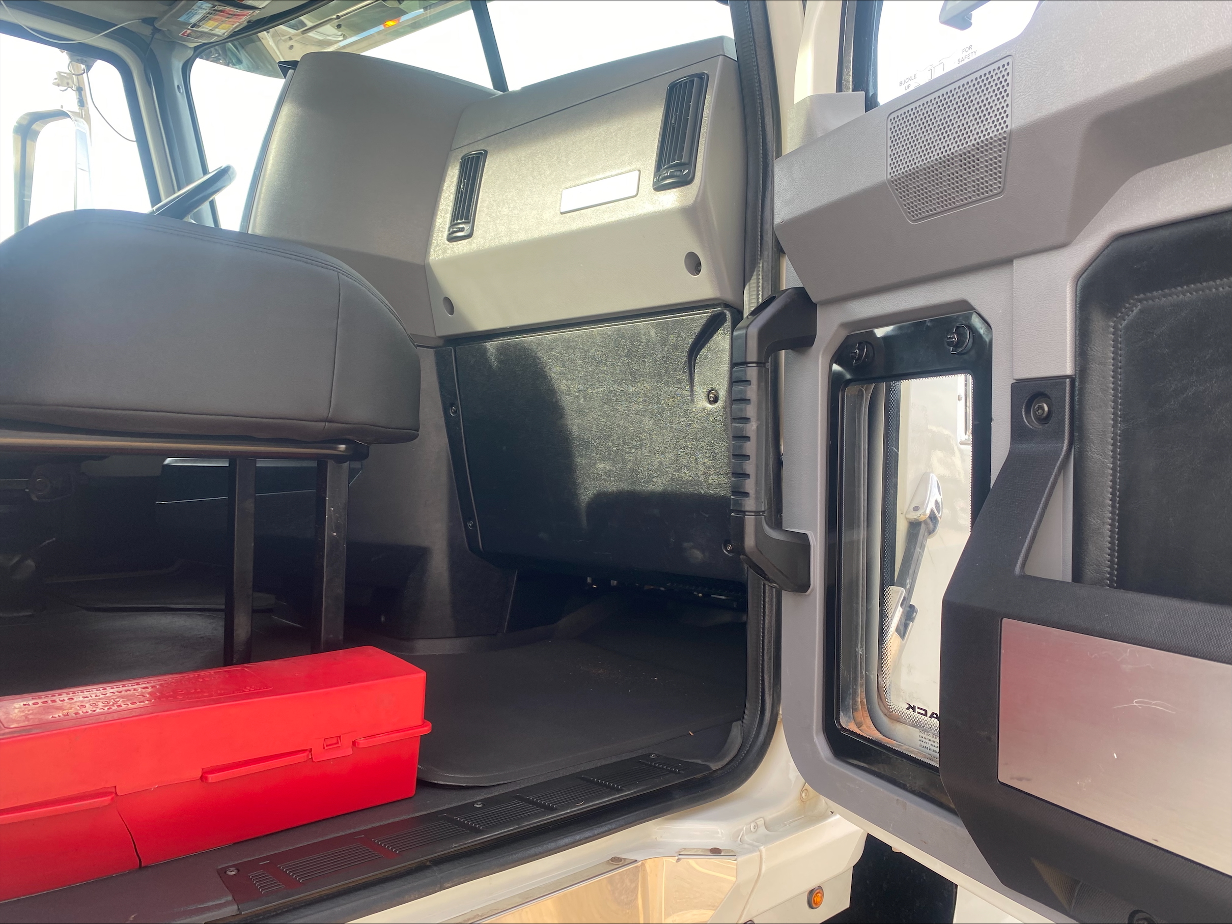 2021 Mack - image 14