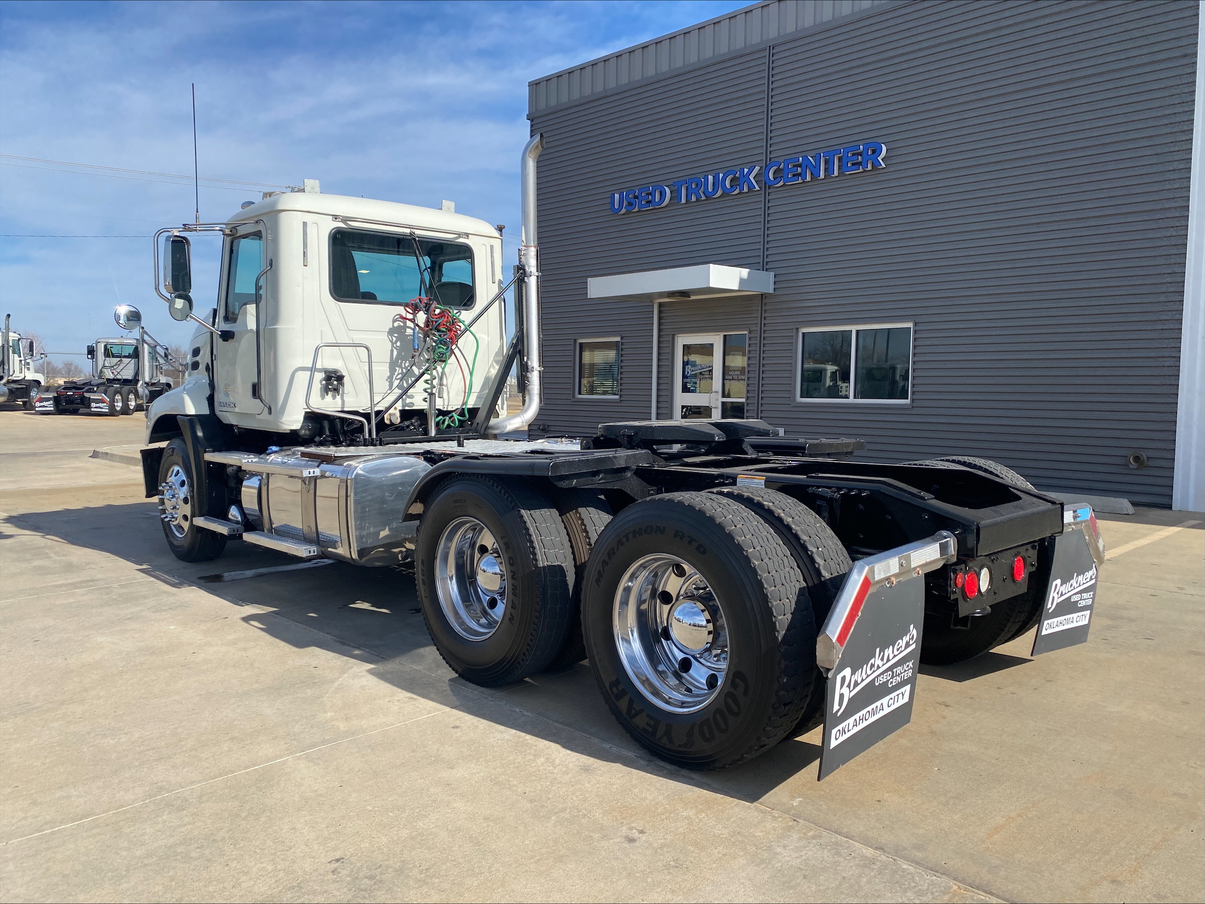 2015 Mack Pinnacle - image 7