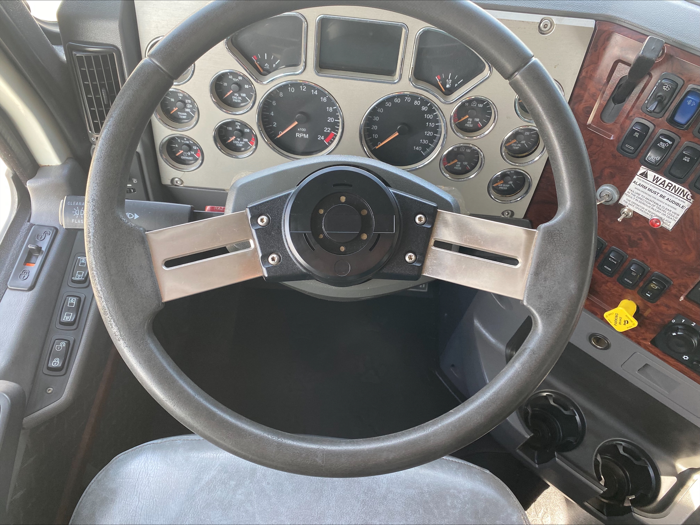 2015 Mack Pinnacle - image 17