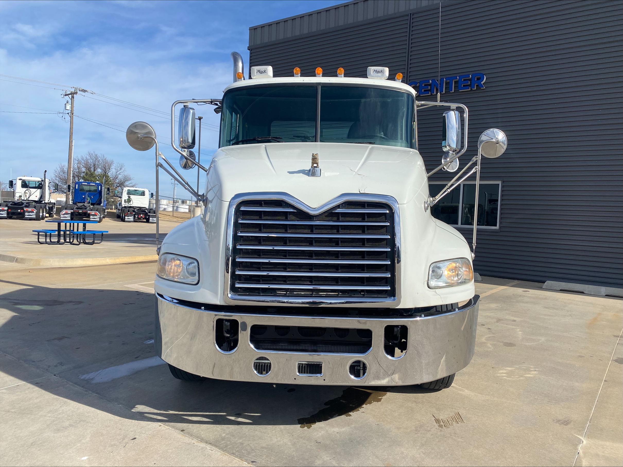 2015 Mack Pinnacle - image 2