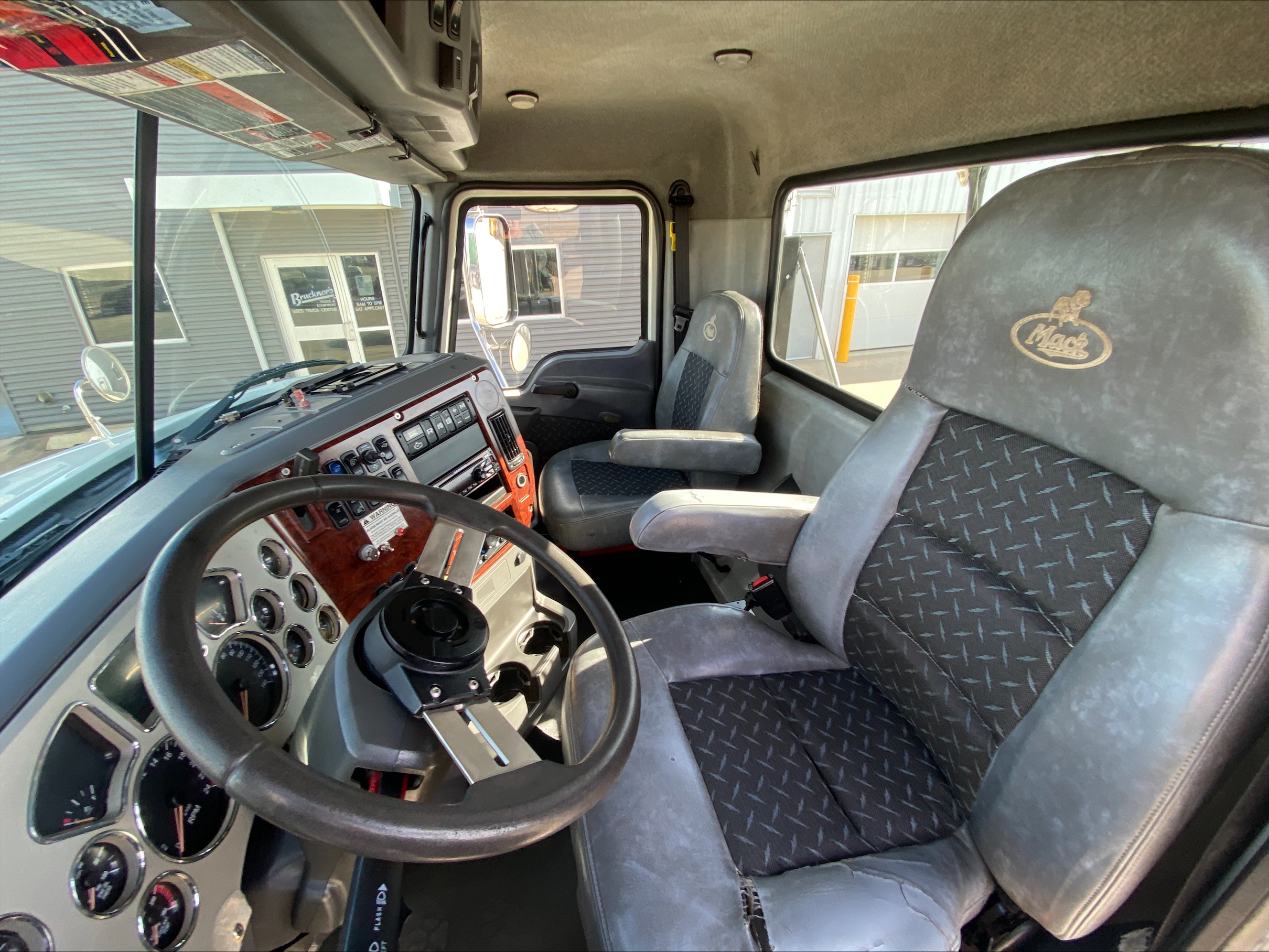 2015 Mack Pinnacle - image 13