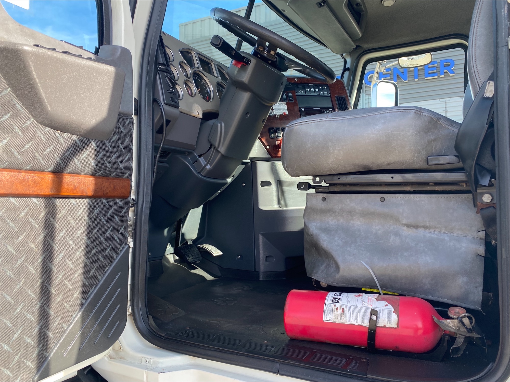 2015 Mack Pinnacle - image 11