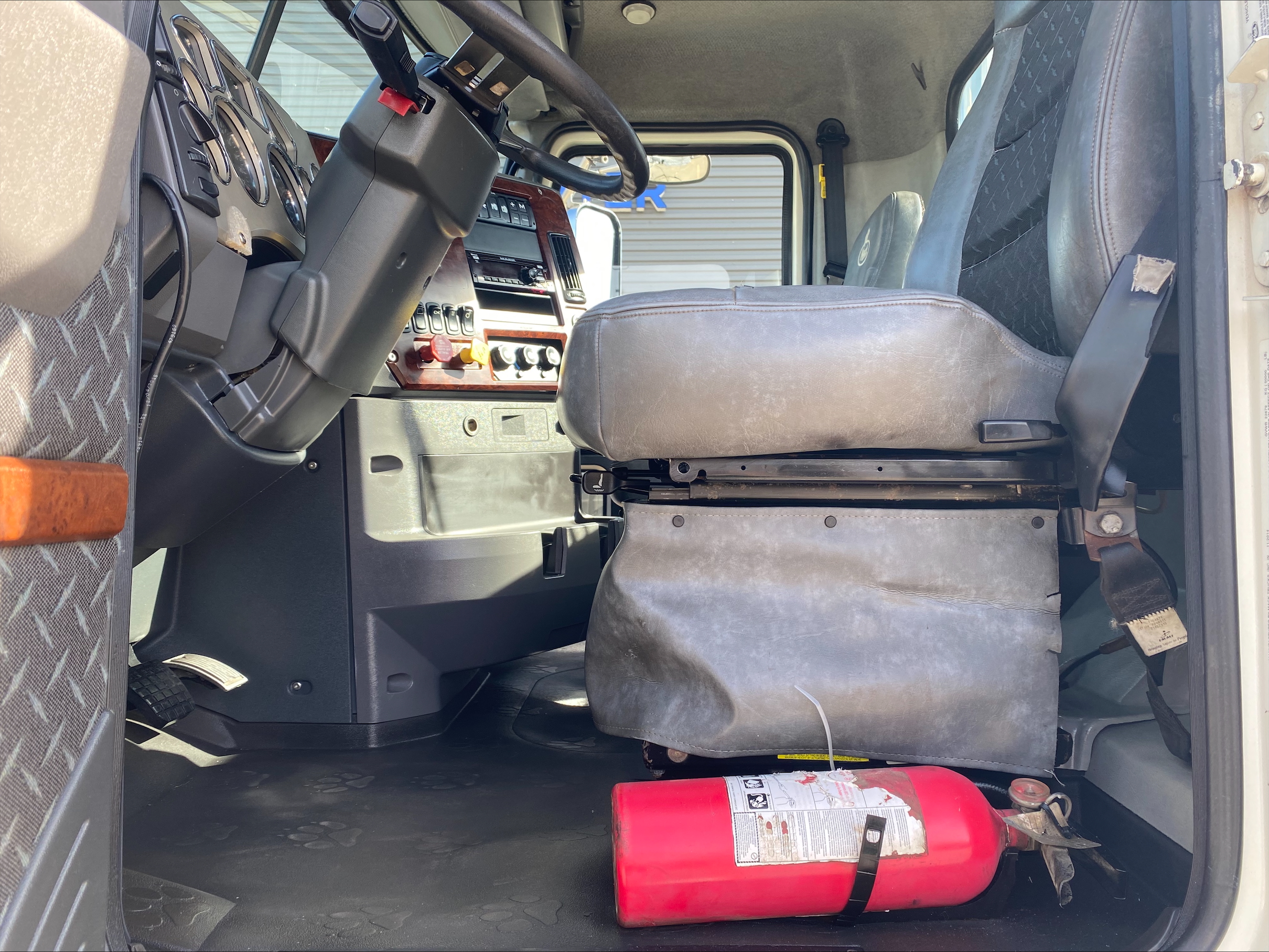 2015 Mack Pinnacle - image 12