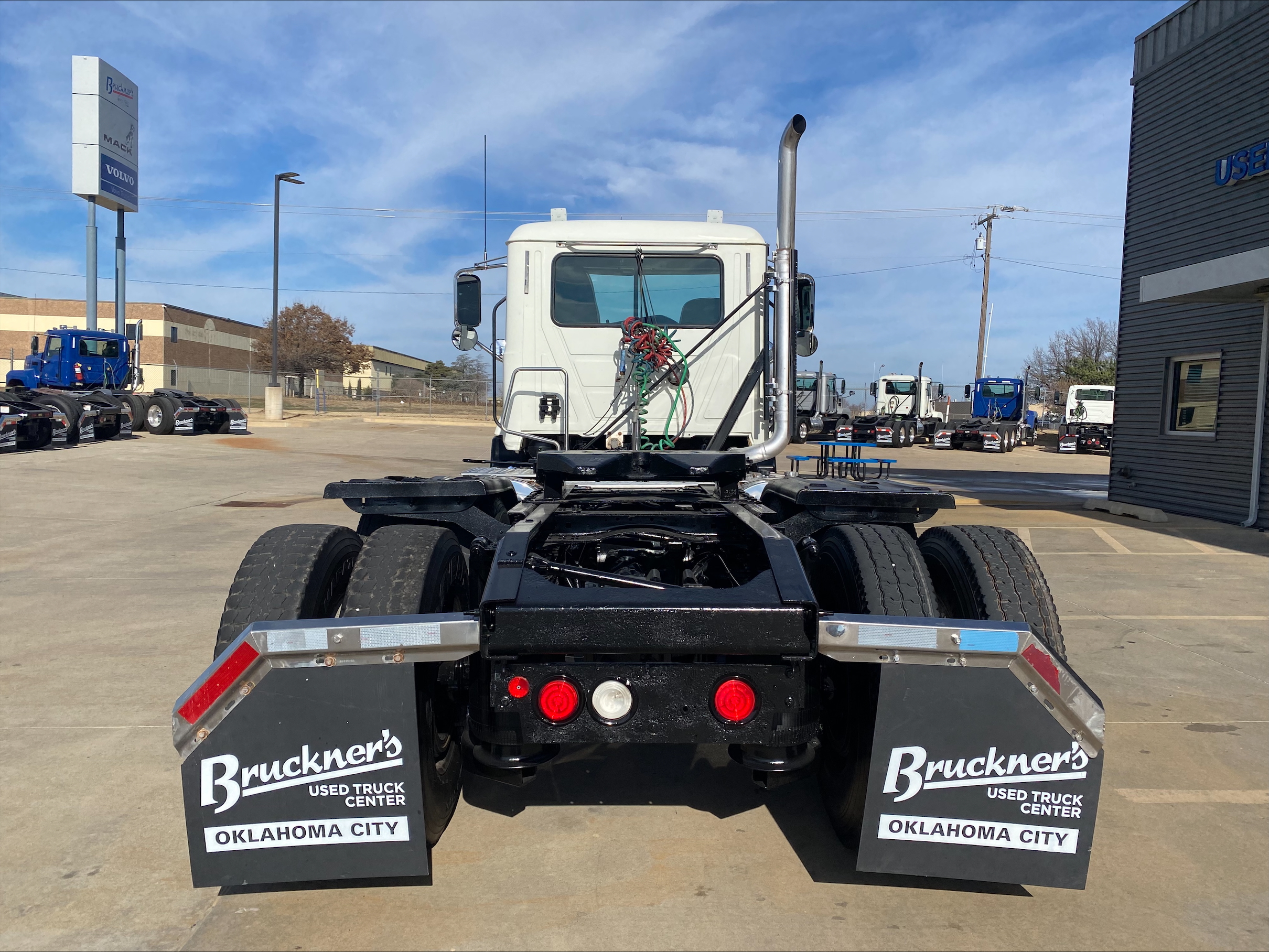 2015 Mack Pinnacle - image 6