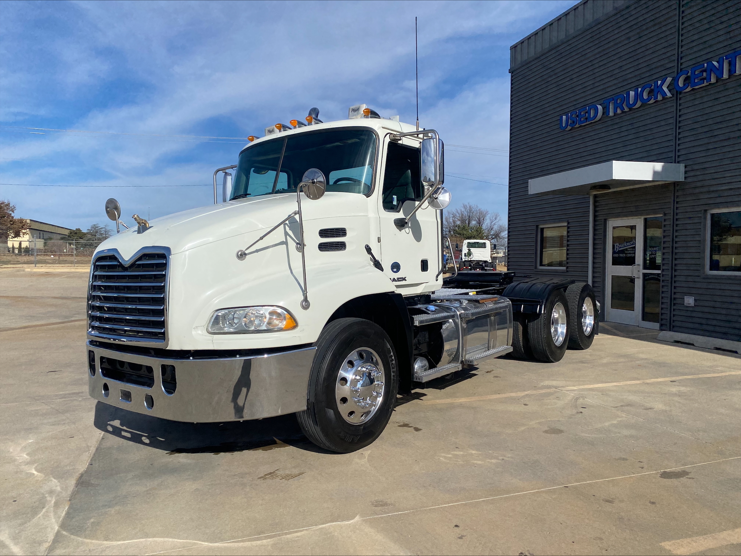 2015 Mack Pinnacle - image 1