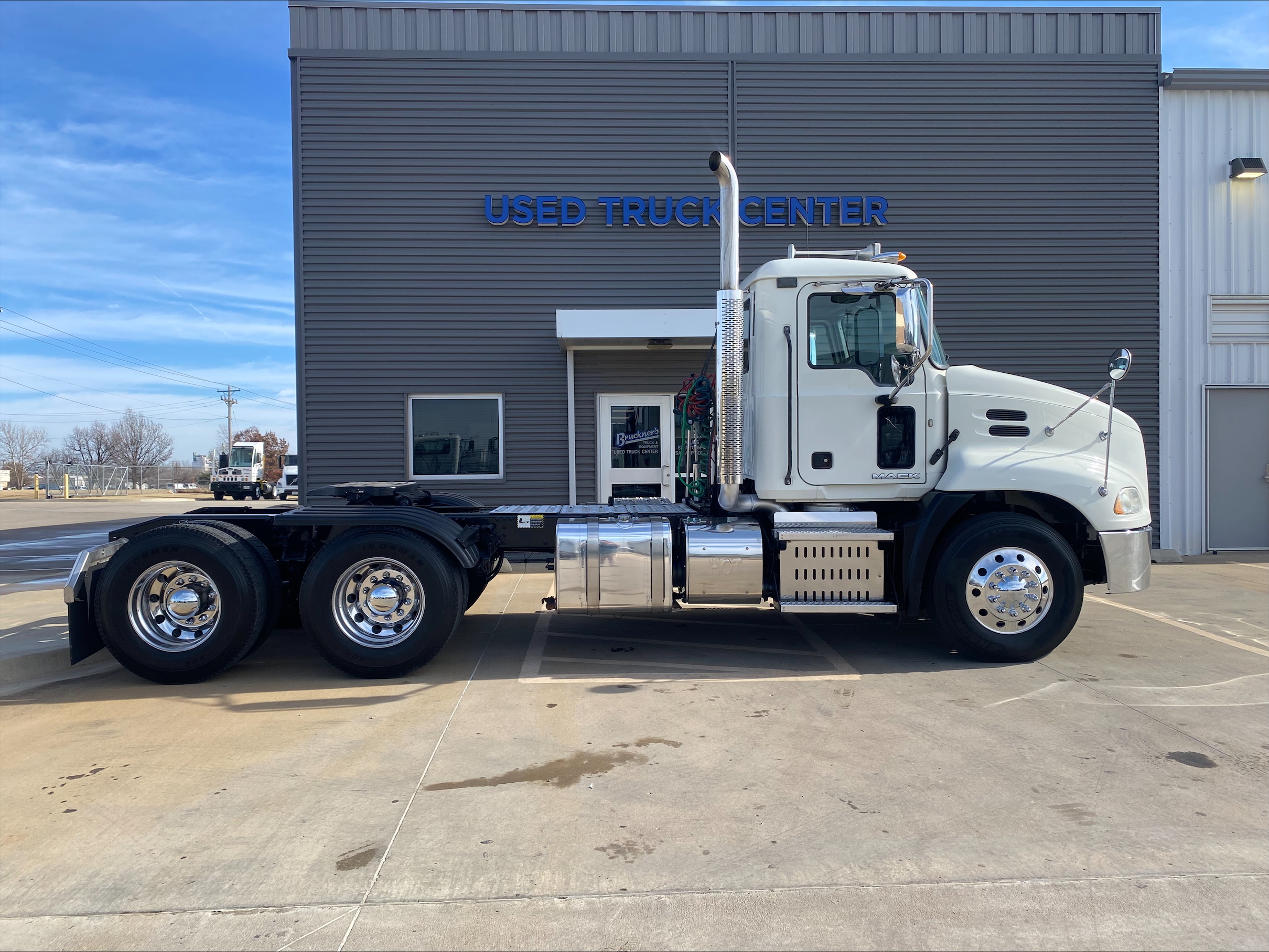 2015 Mack Pinnacle - image 4