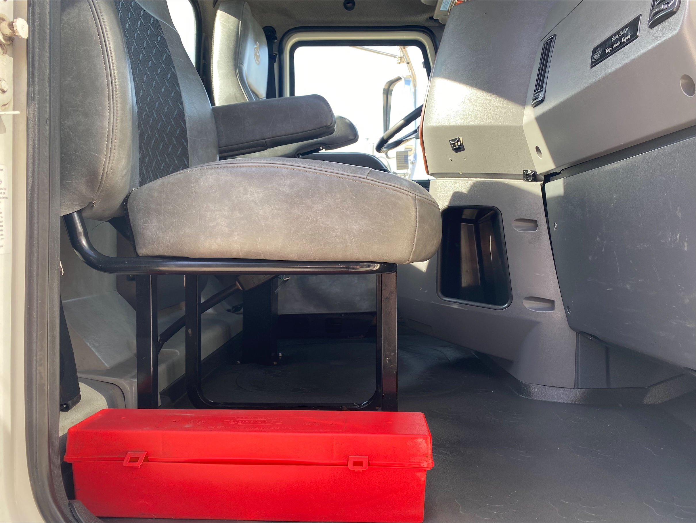 2015 Mack Pinnacle - image 15