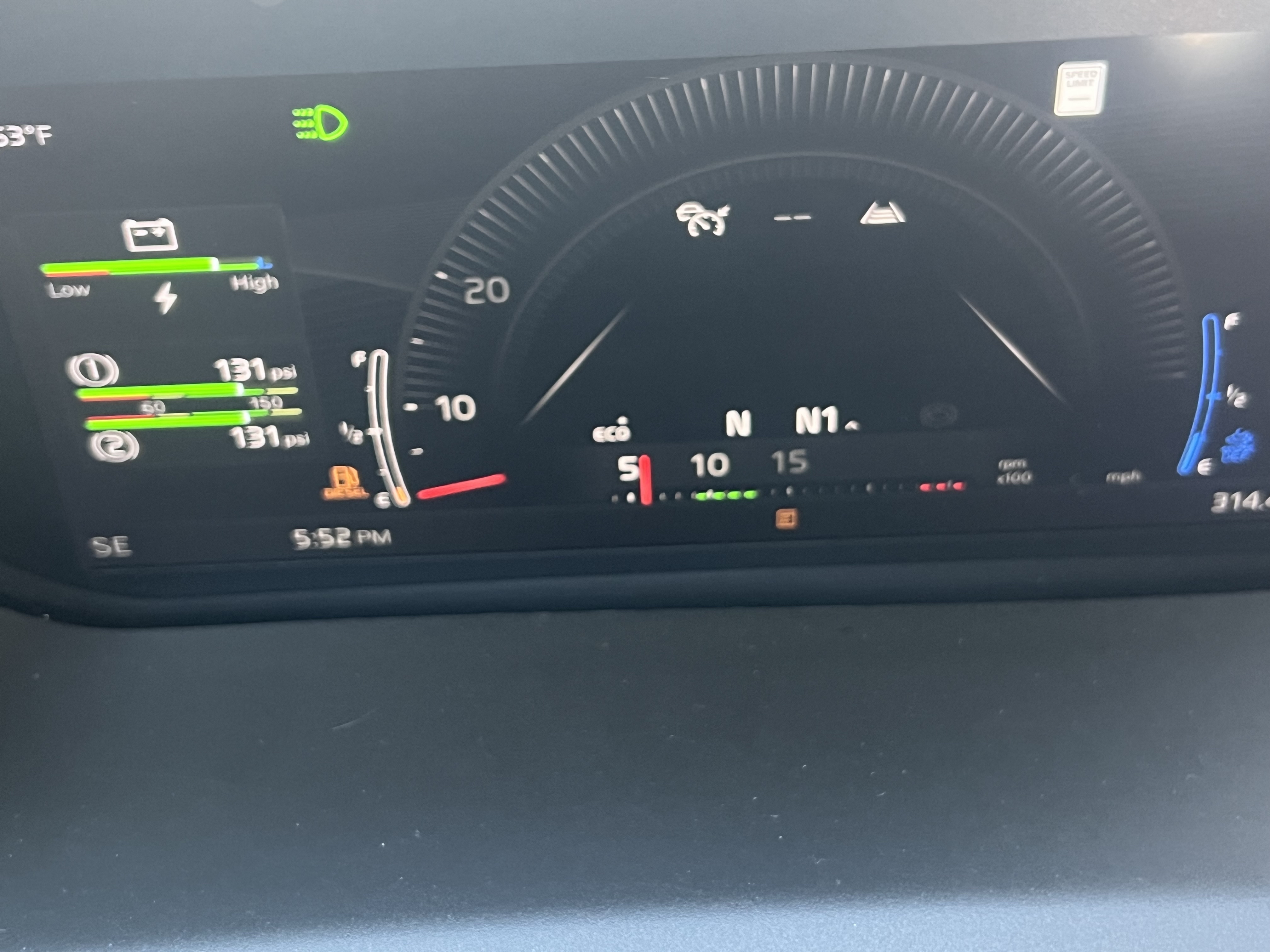 2025 Volvo - image 5