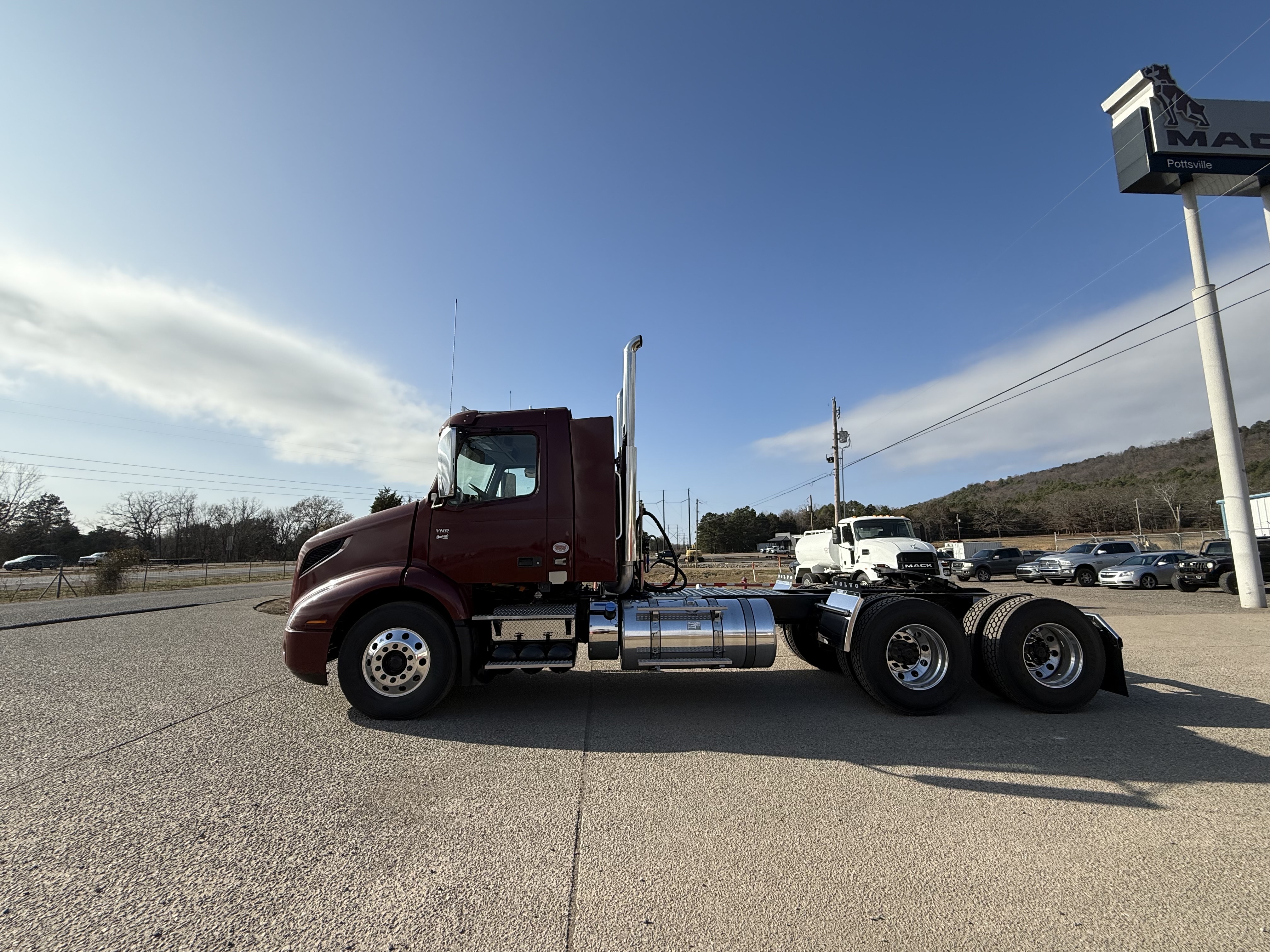 2026 Volvo - image 5