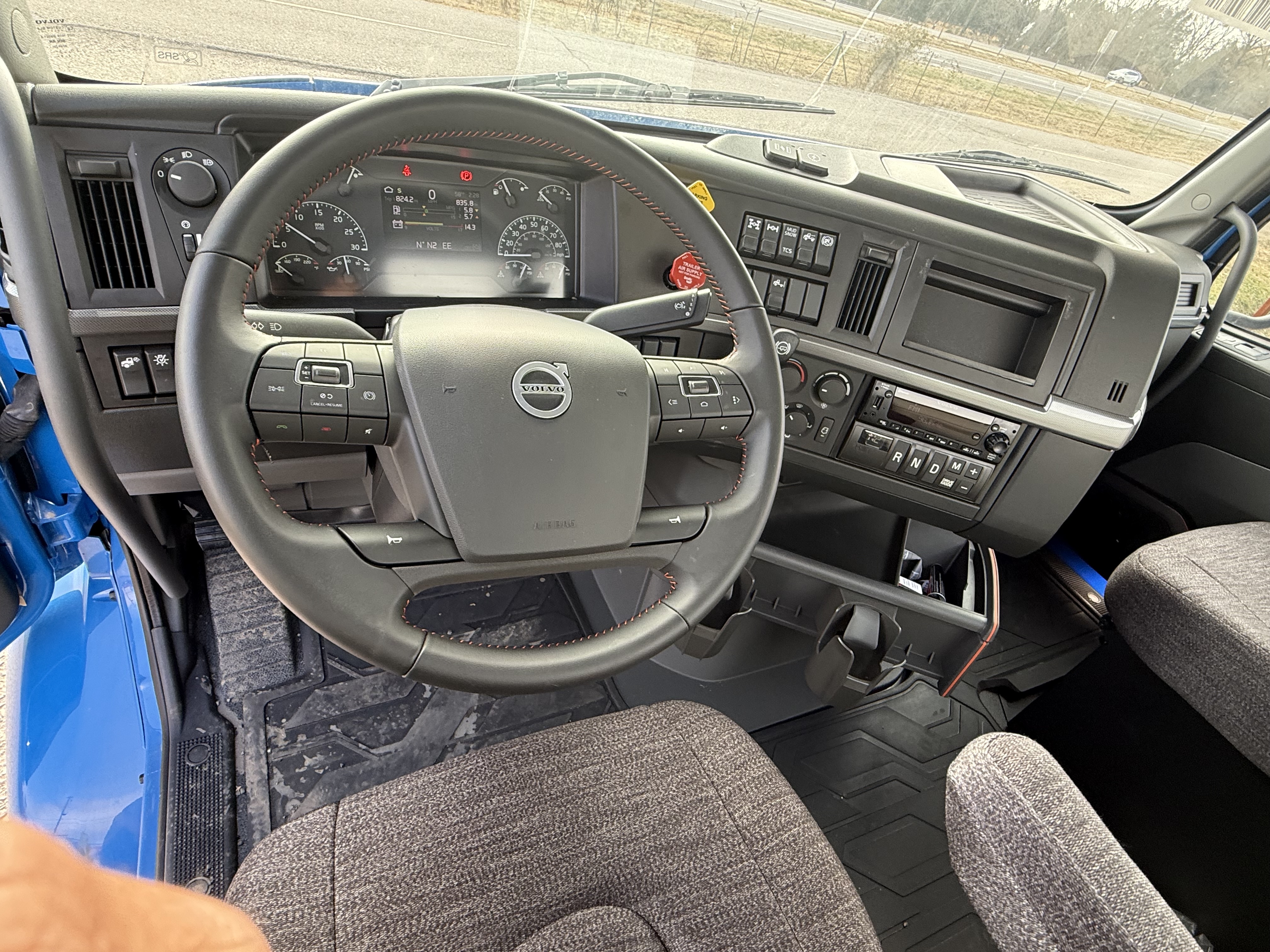 2026 Volvo - image 7