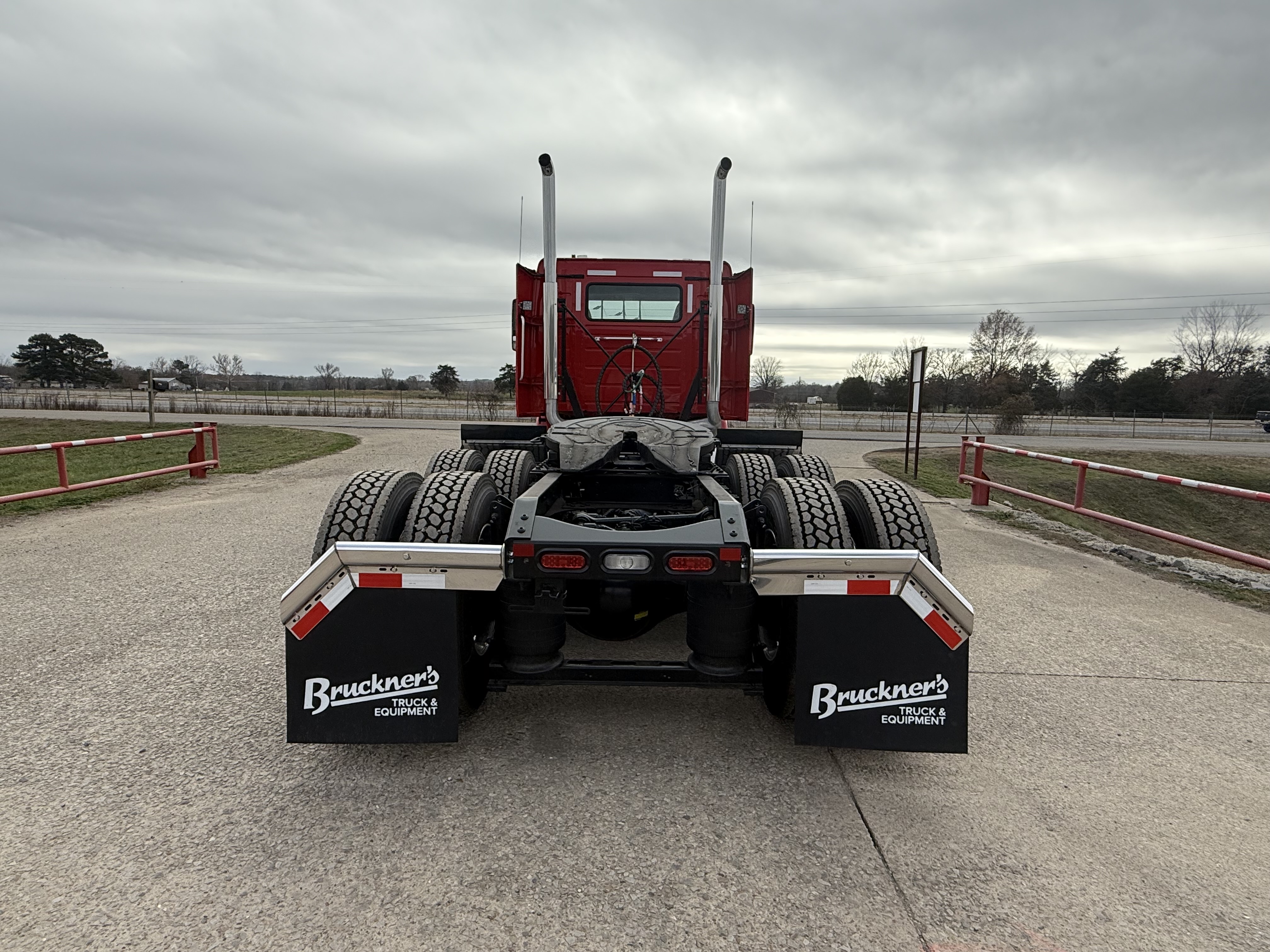 2026 Volvo - image 8