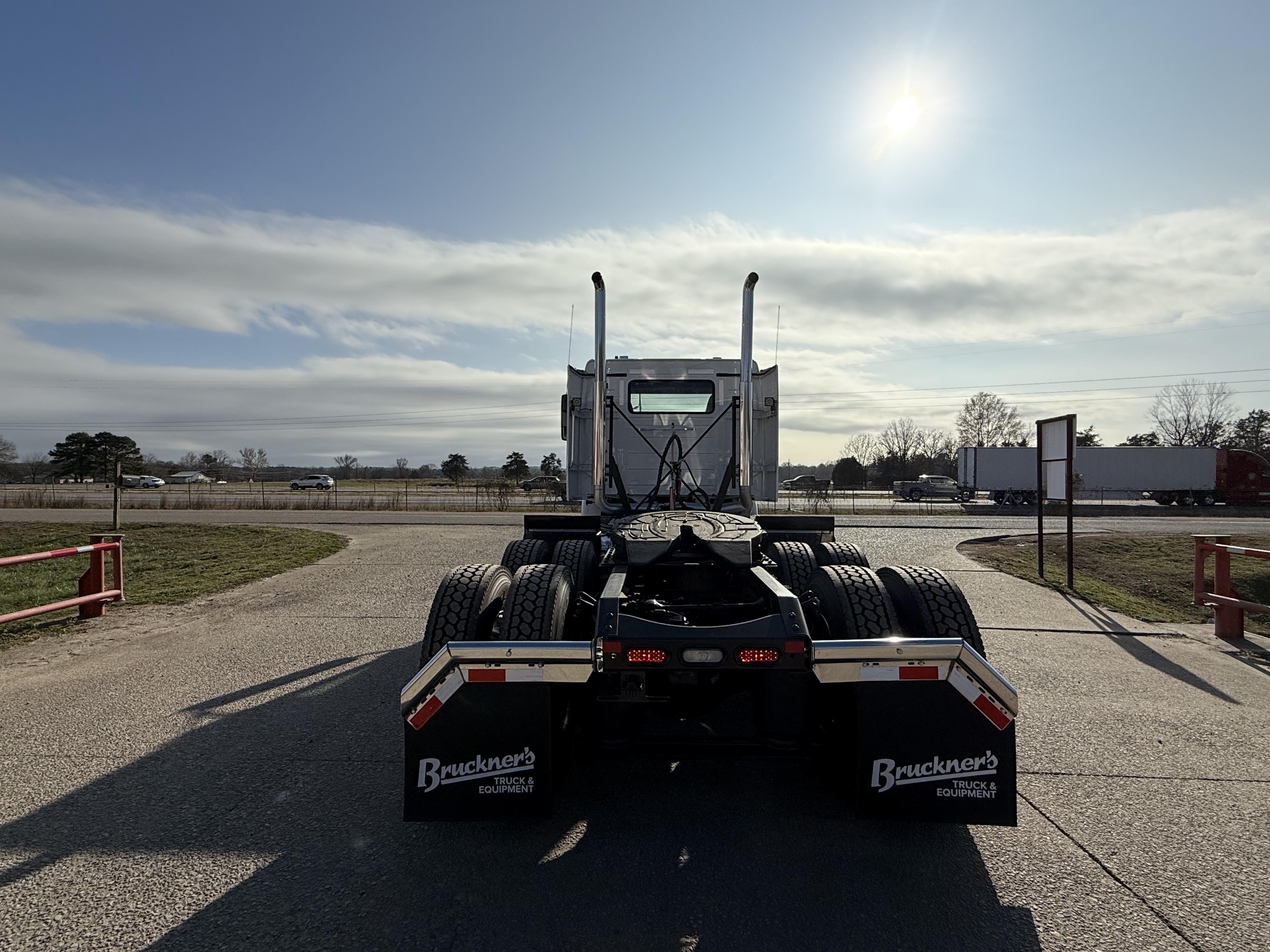 2026 Volvo - image 8