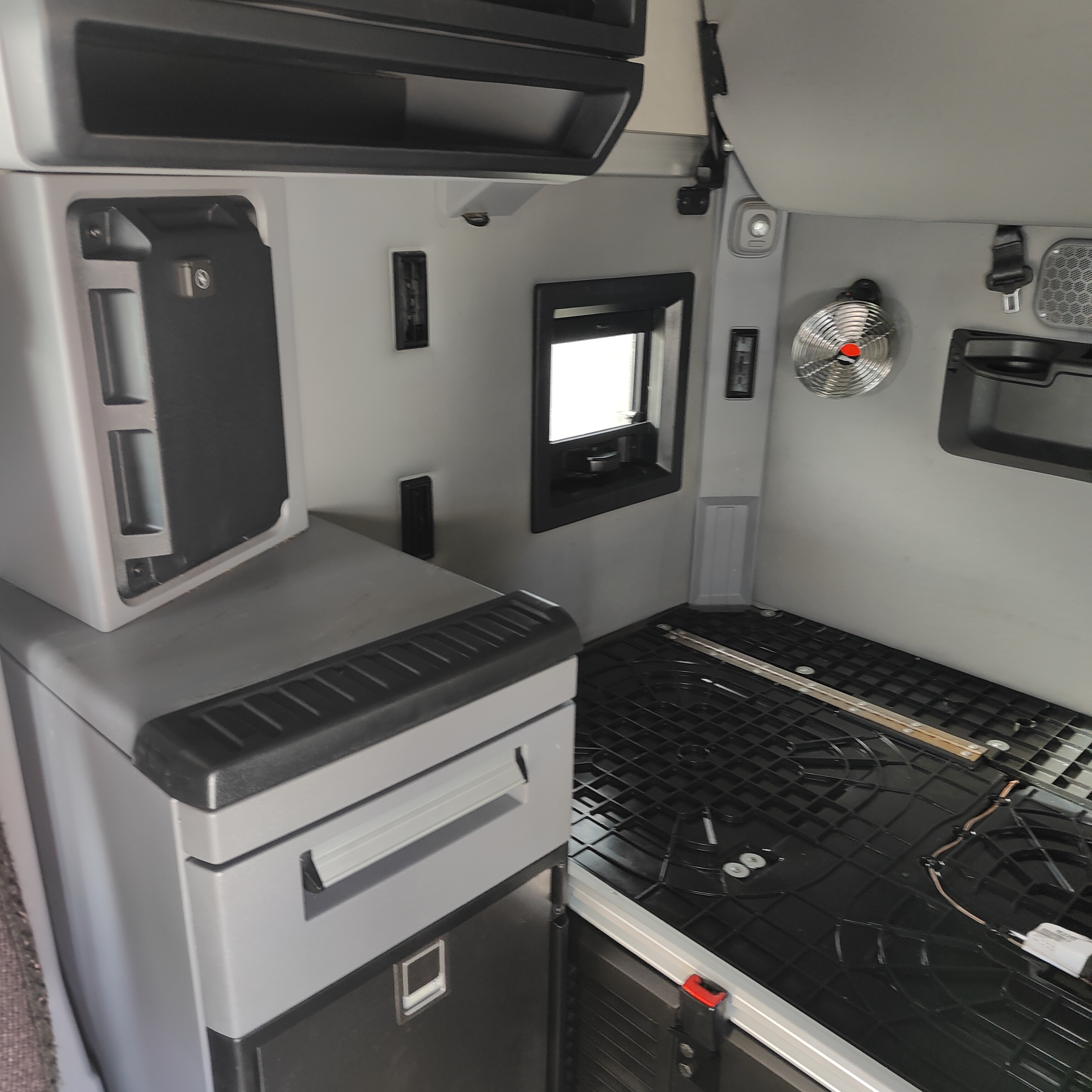 2020 Mack Anthem - image 18