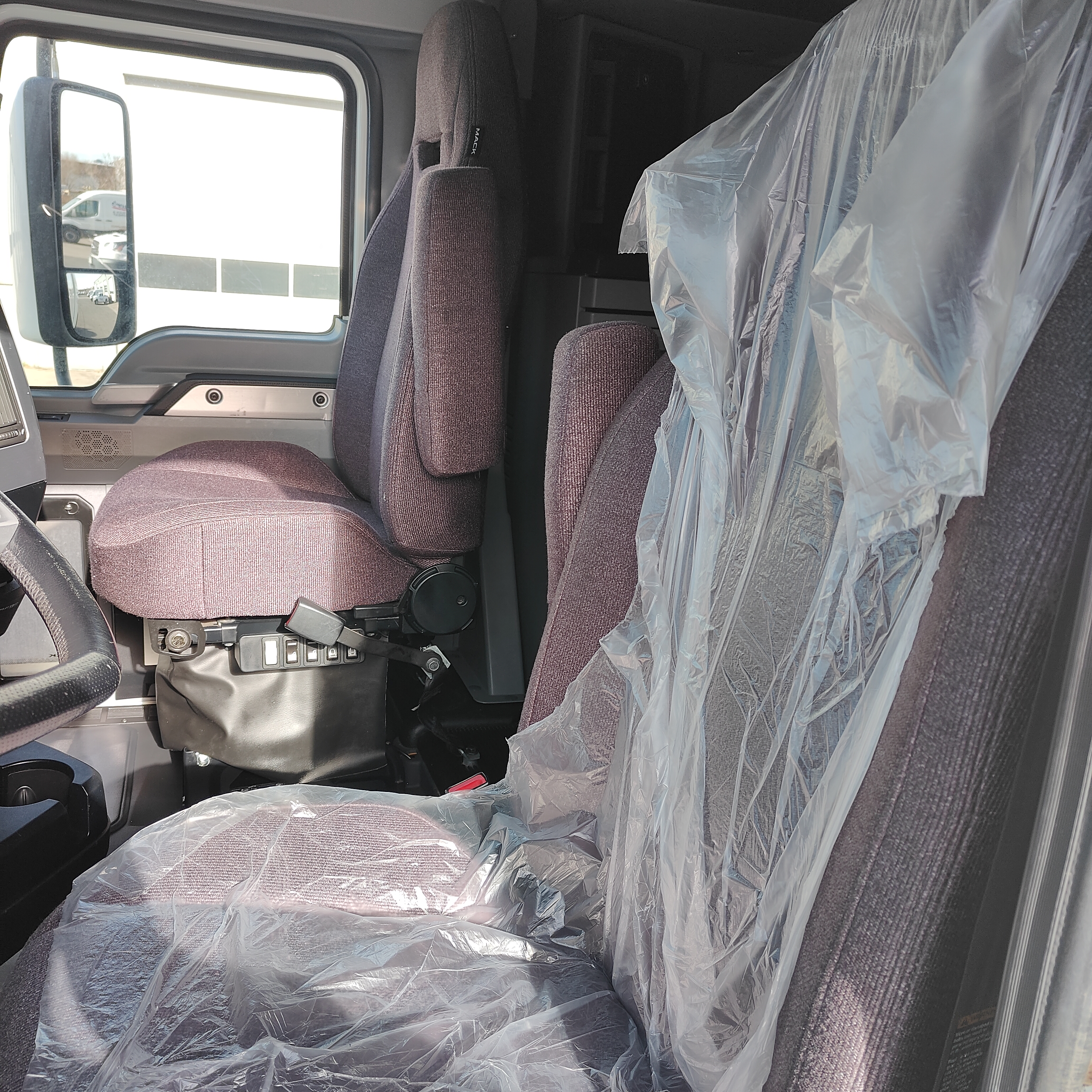 2020 Mack Anthem - image 12