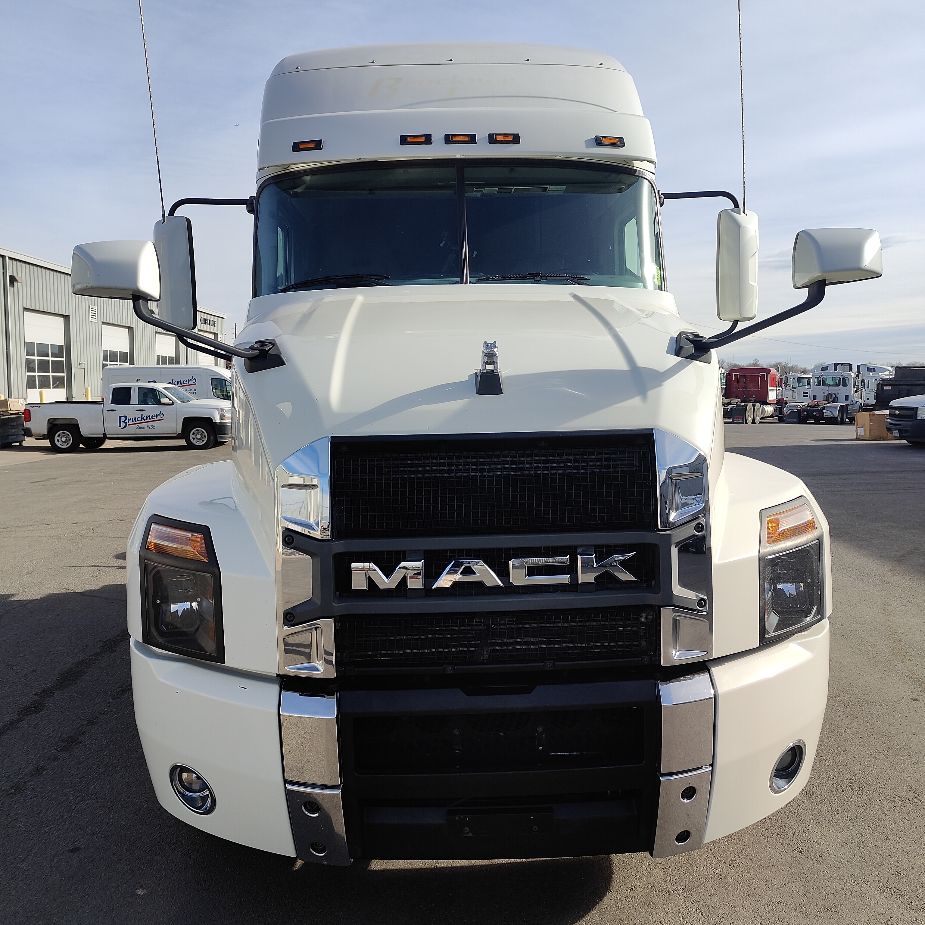 2020 Mack Anthem - image 8