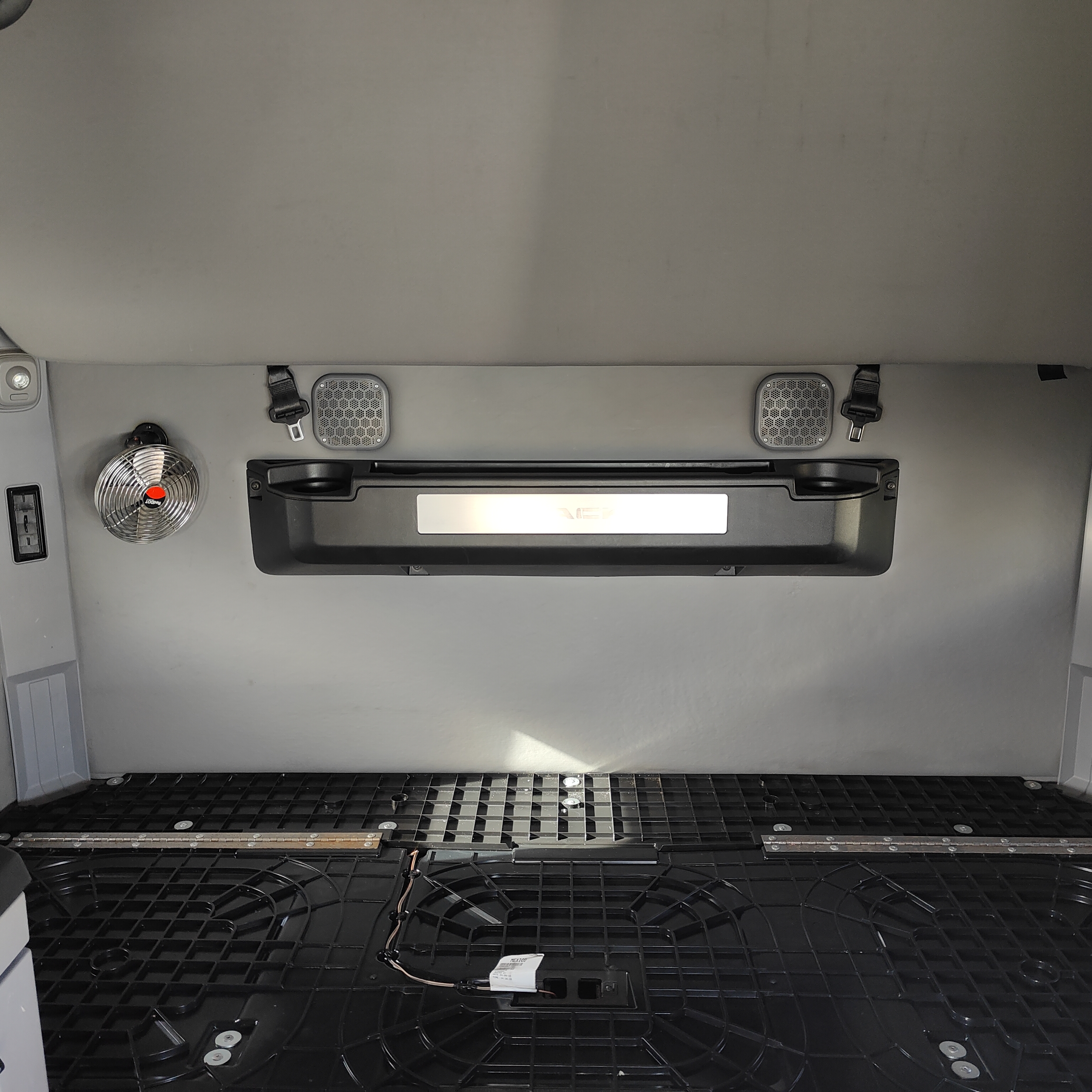 2020 Mack Anthem - image 16