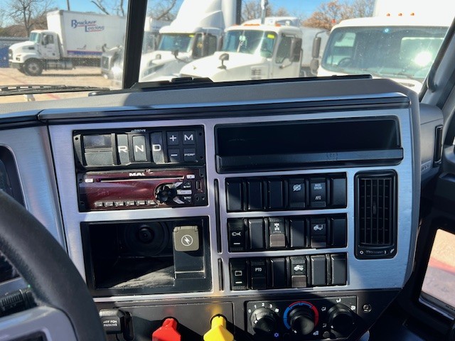 2019 Mack - image 7