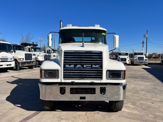 2019 Mack - image 2