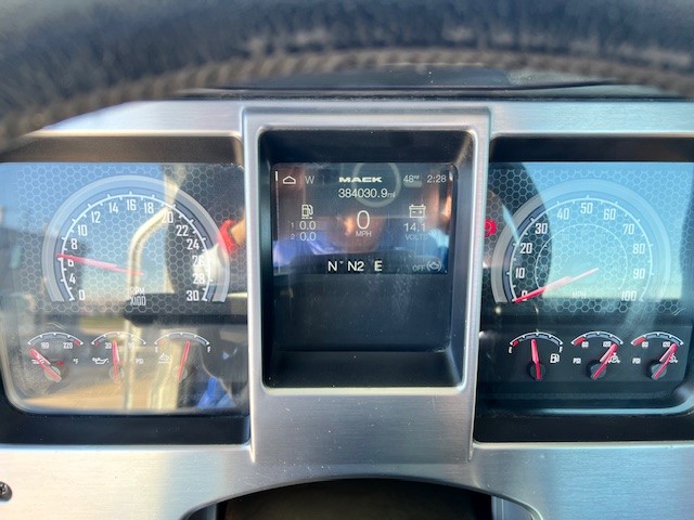 2019 Mack - image 8