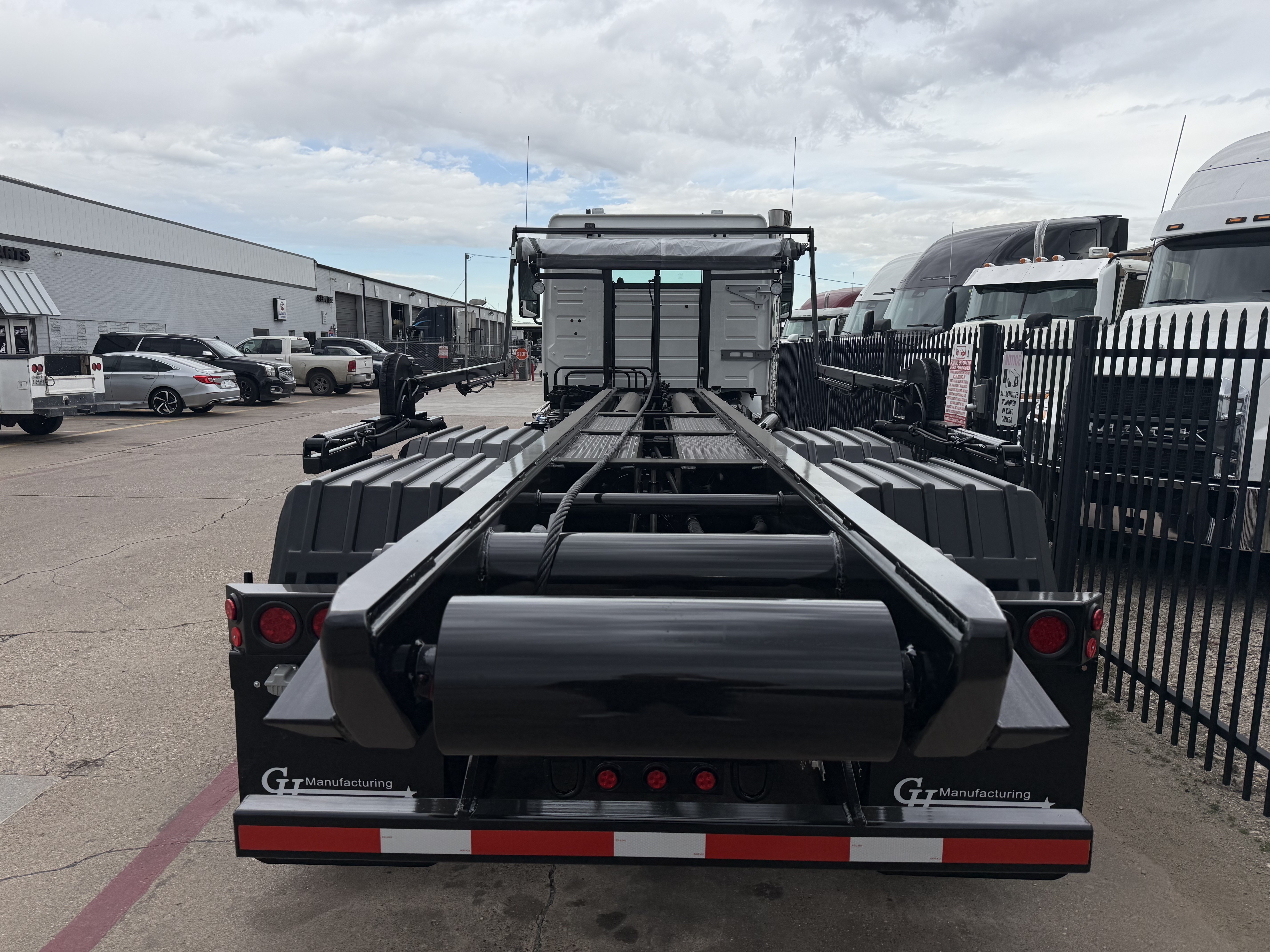 2026 Volvo - image 4