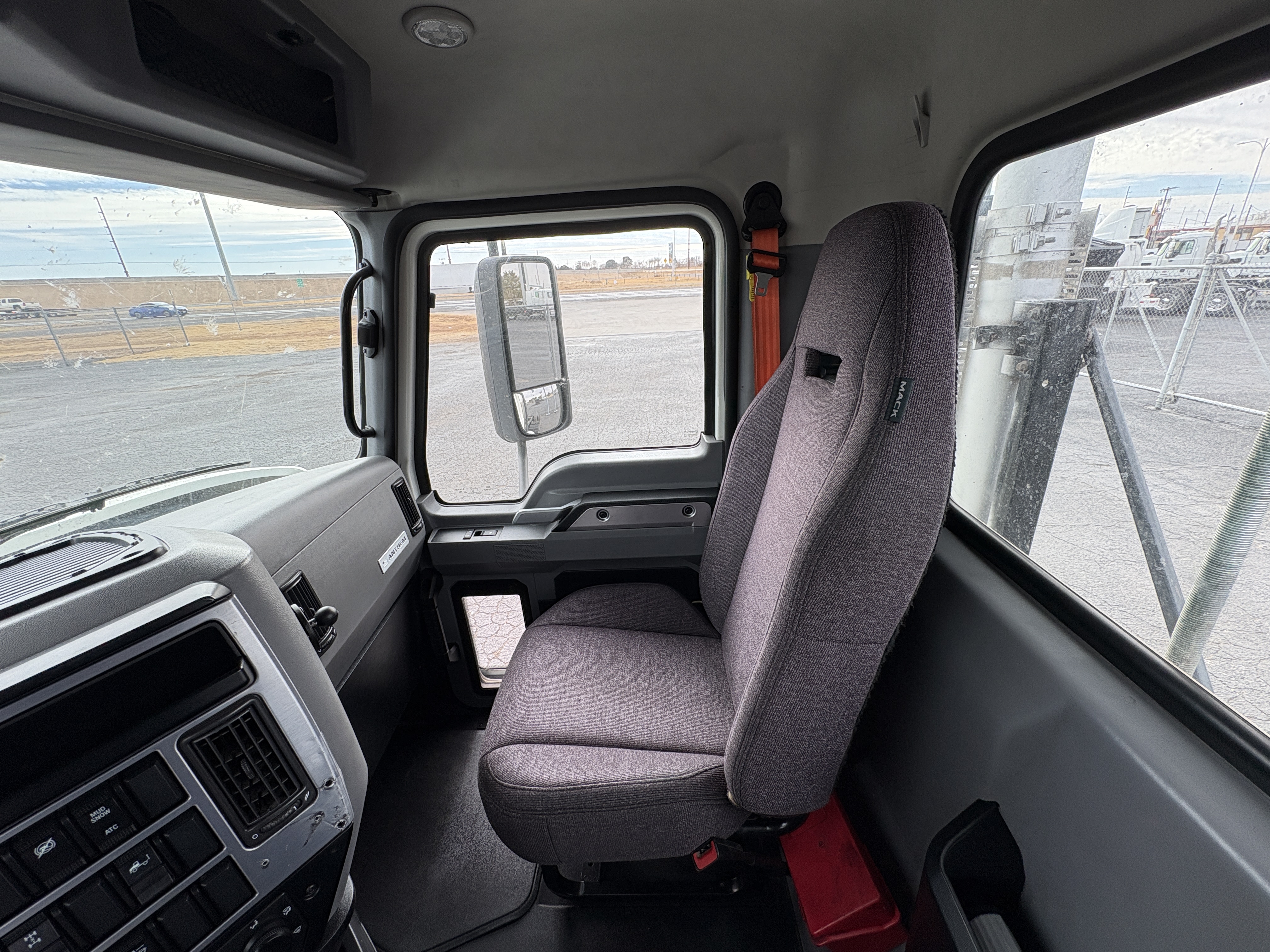 2020 Mack - image 15