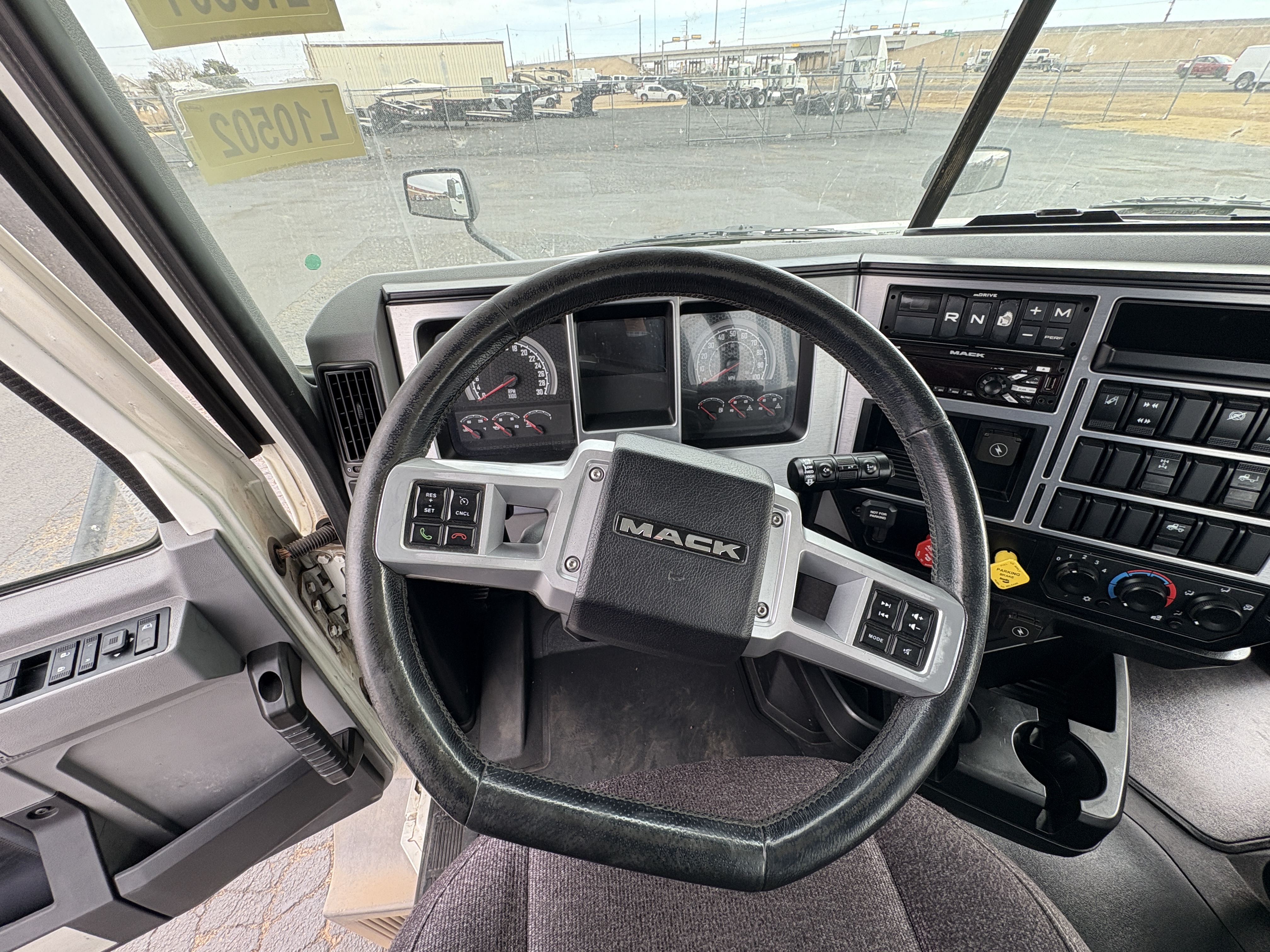 2020 Mack - image 13