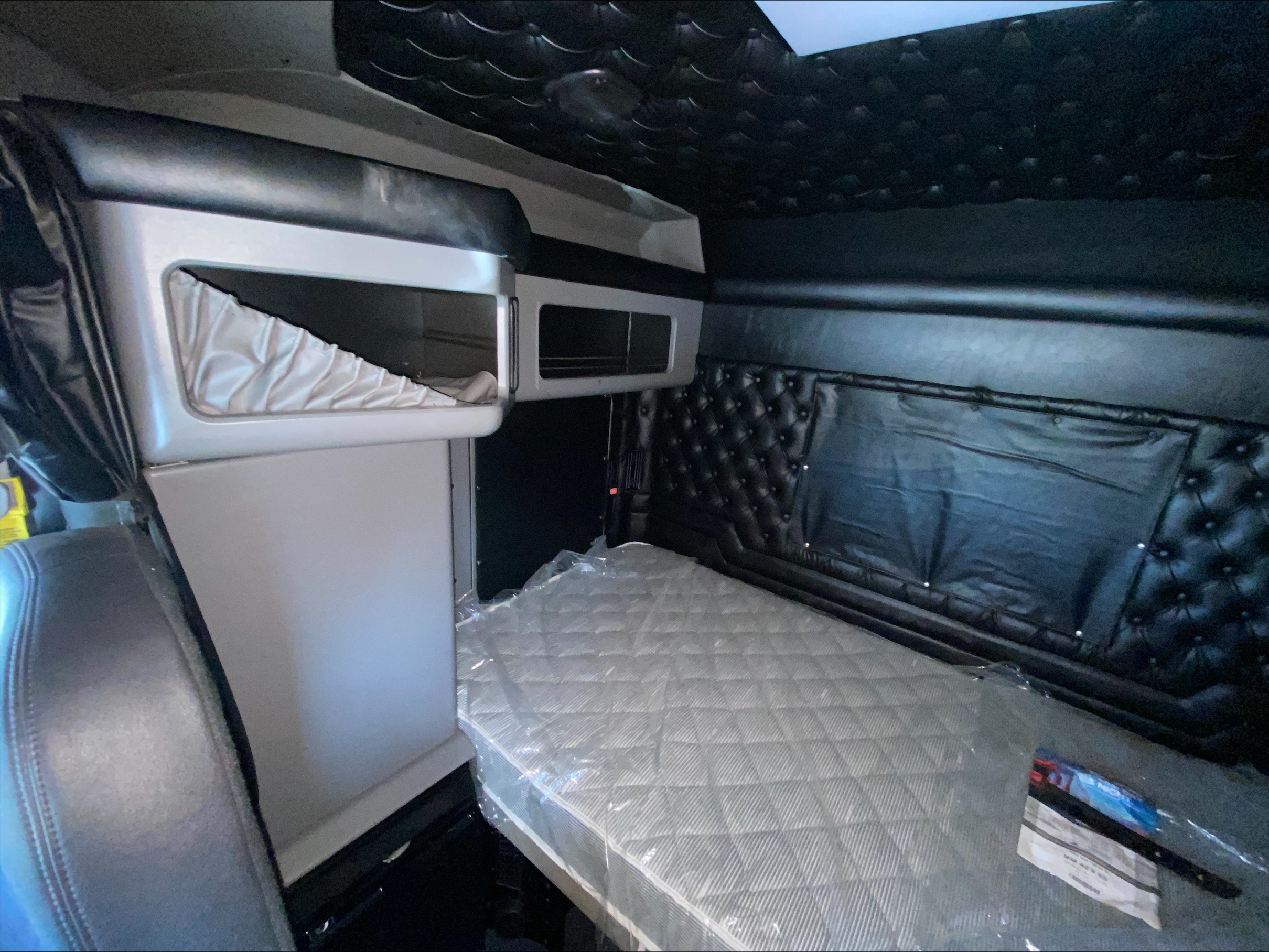 2019 Kenworth W900 - image 21