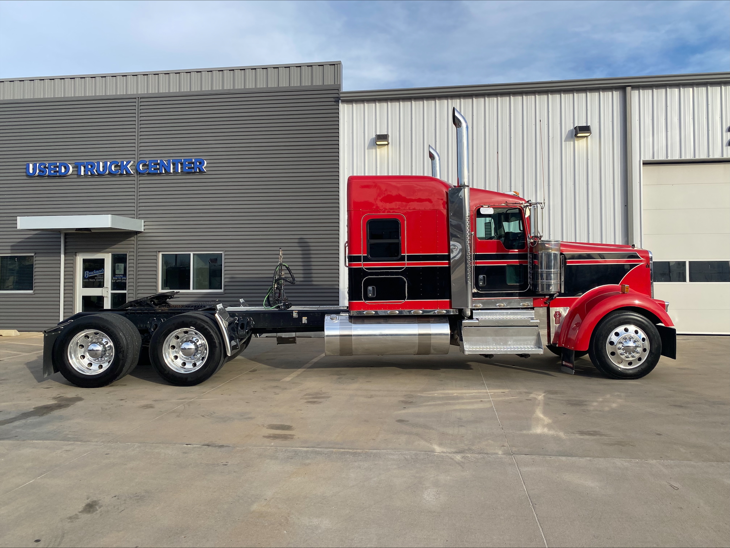 2019 Kenworth W900 - image 4