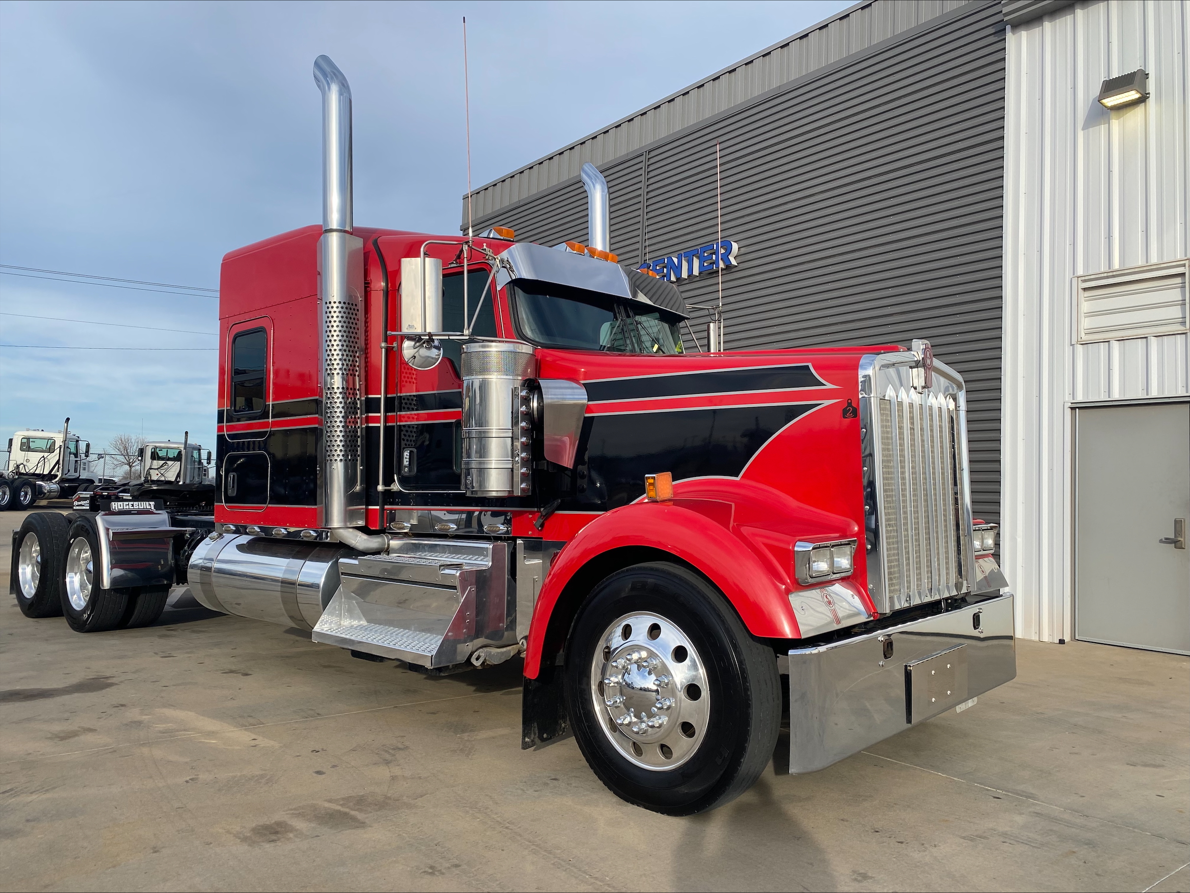 2019 Kenworth W900 - image 3