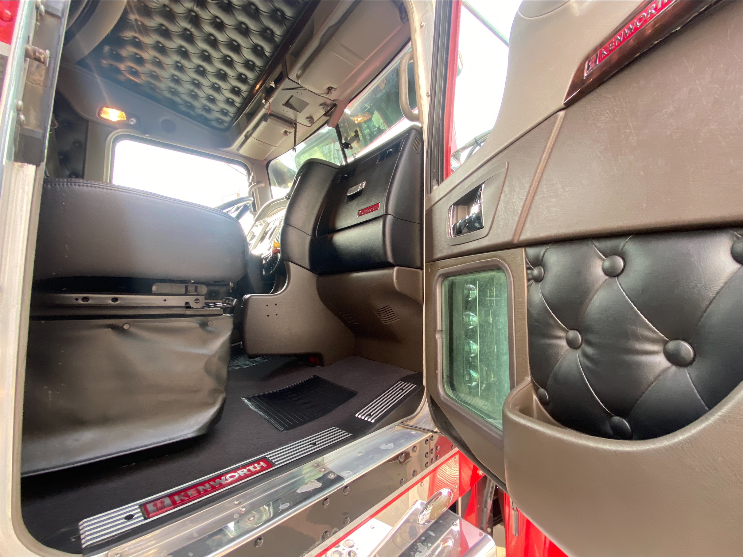 2019 Kenworth W900 - image 14